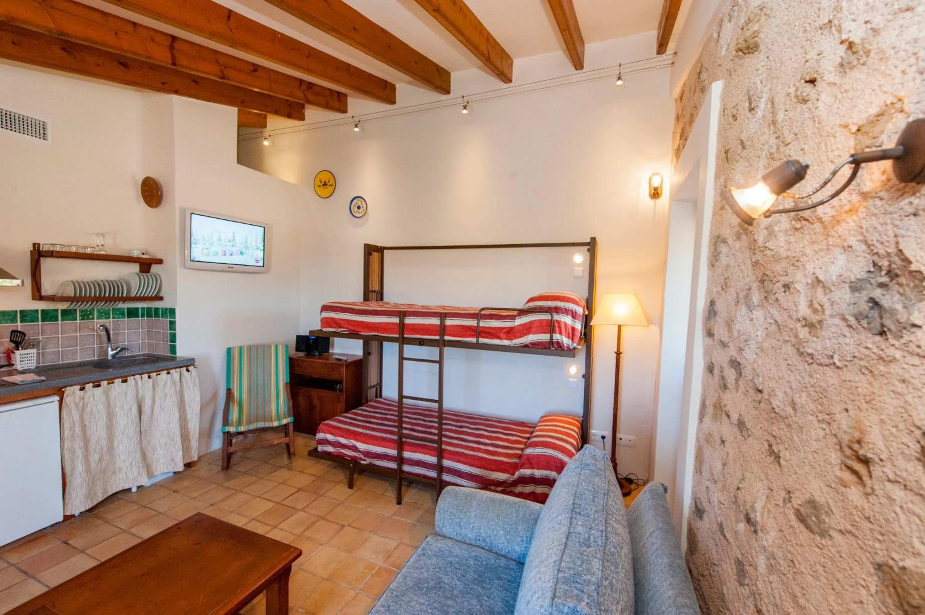 Kitchen or kitchenette, Bed in Finca Hotel Ses Cases Noves