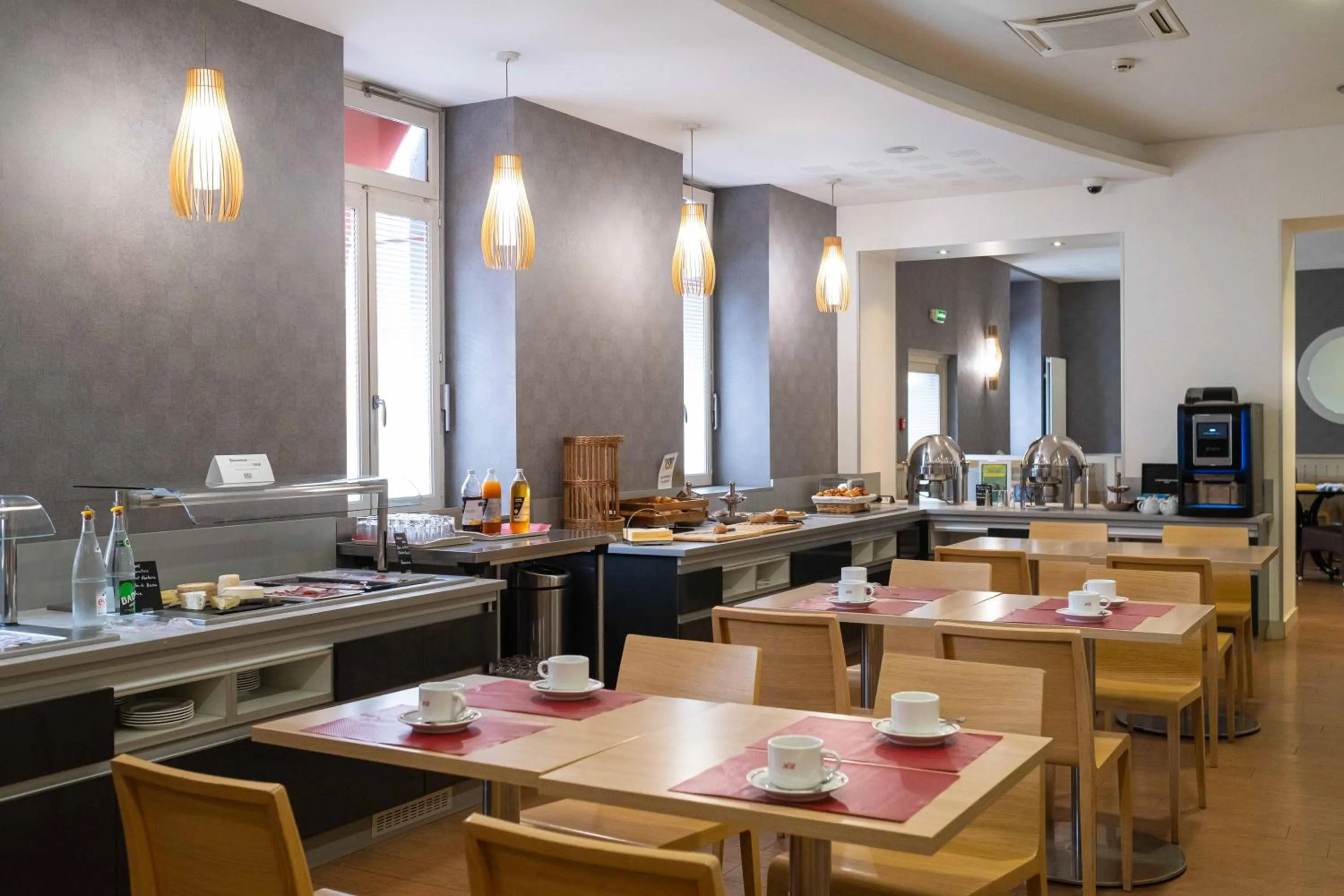 Breakfast in LOGIS Hôtel de Bourgogne - Mâcon