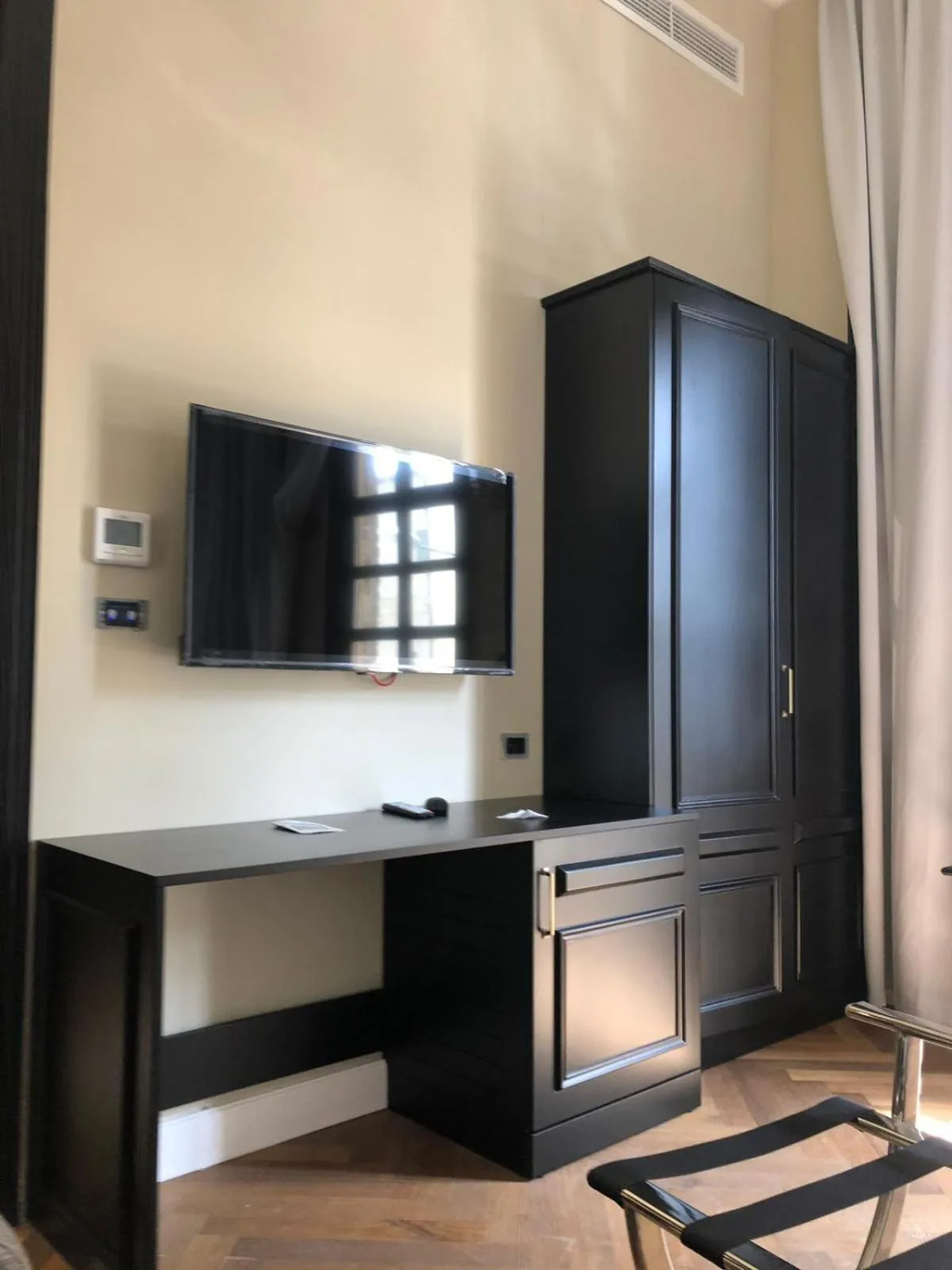 TV and multimedia in Jaffo Tel-Aviv King Gallery Boutique Hotel