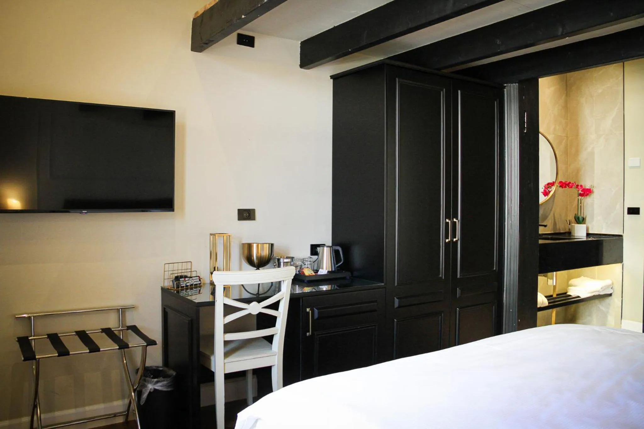 Bed in Jaffo Tel-Aviv King Gallery Boutique Hotel