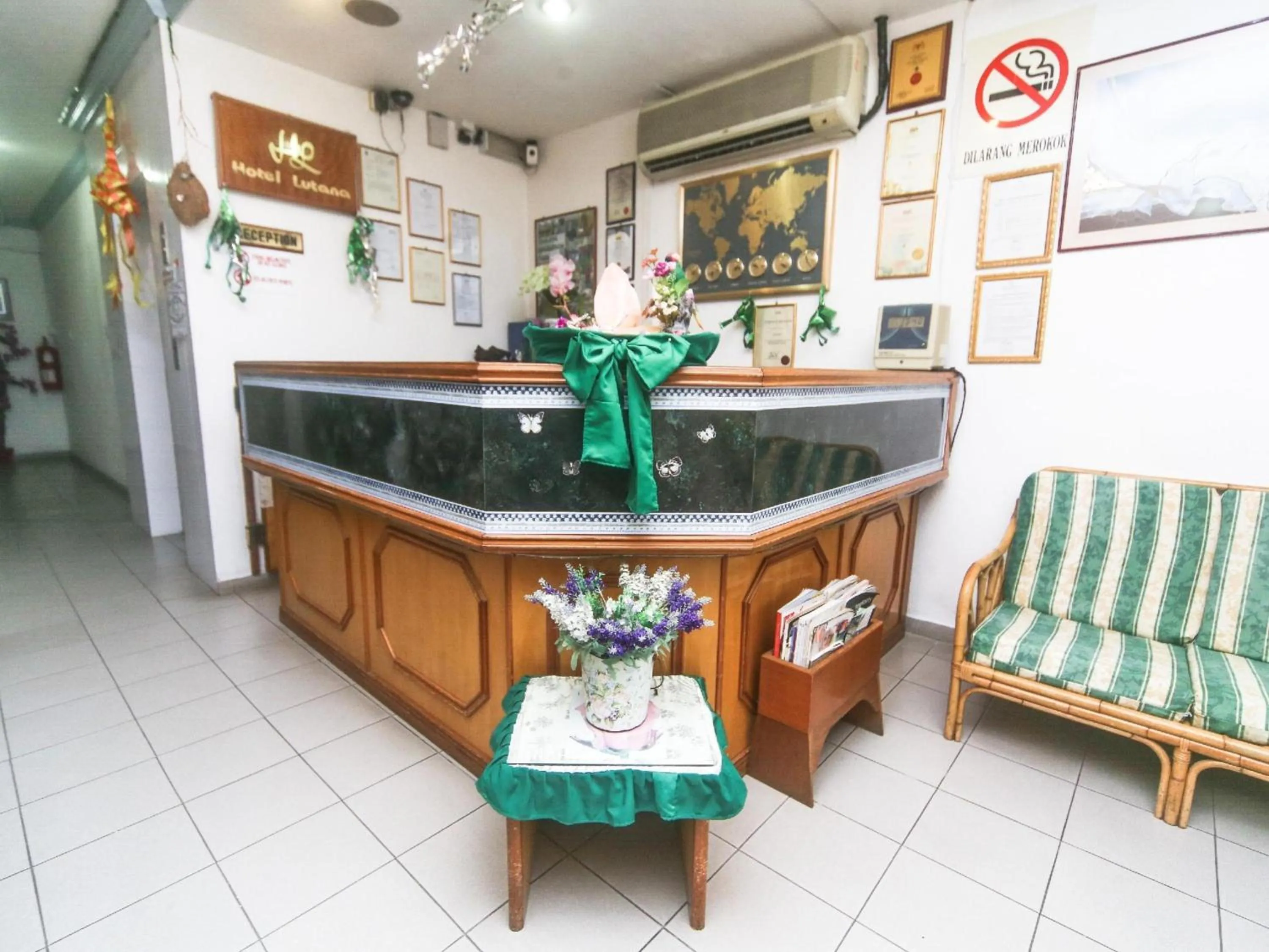 Lobby or reception in Hotel O Lutana