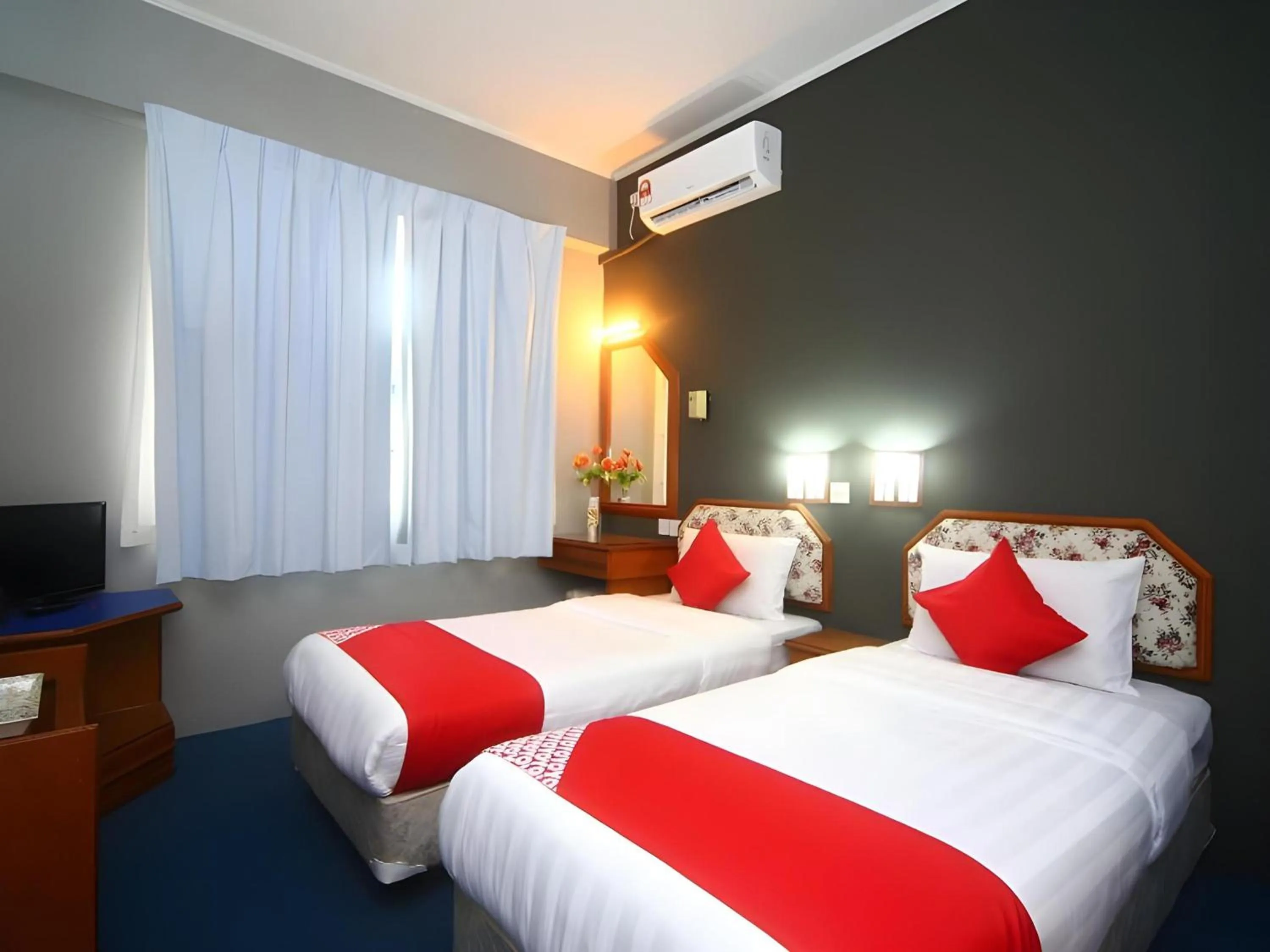 Photo of the whole room in Hotel O Lutana