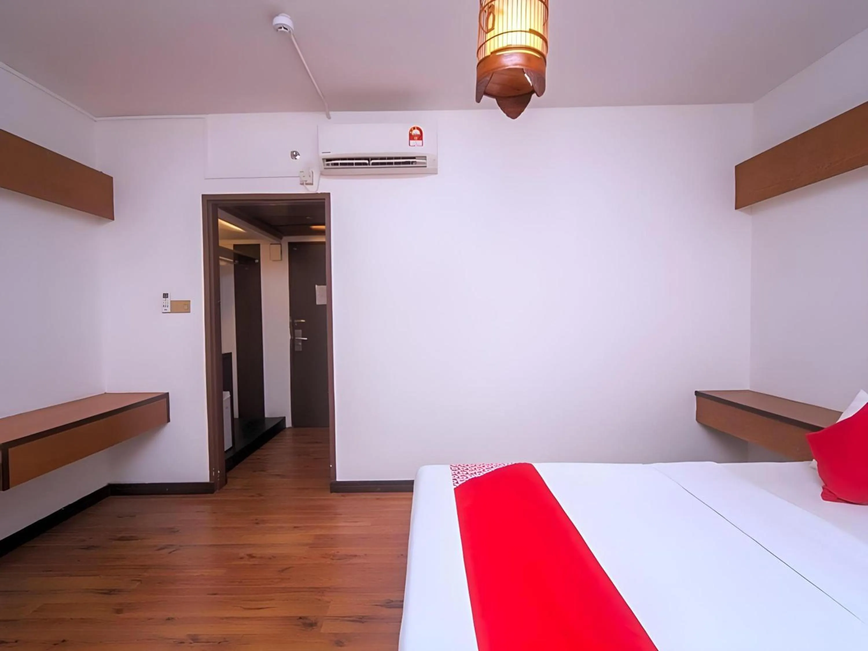 Photo of the whole room in Hotel O Lutana