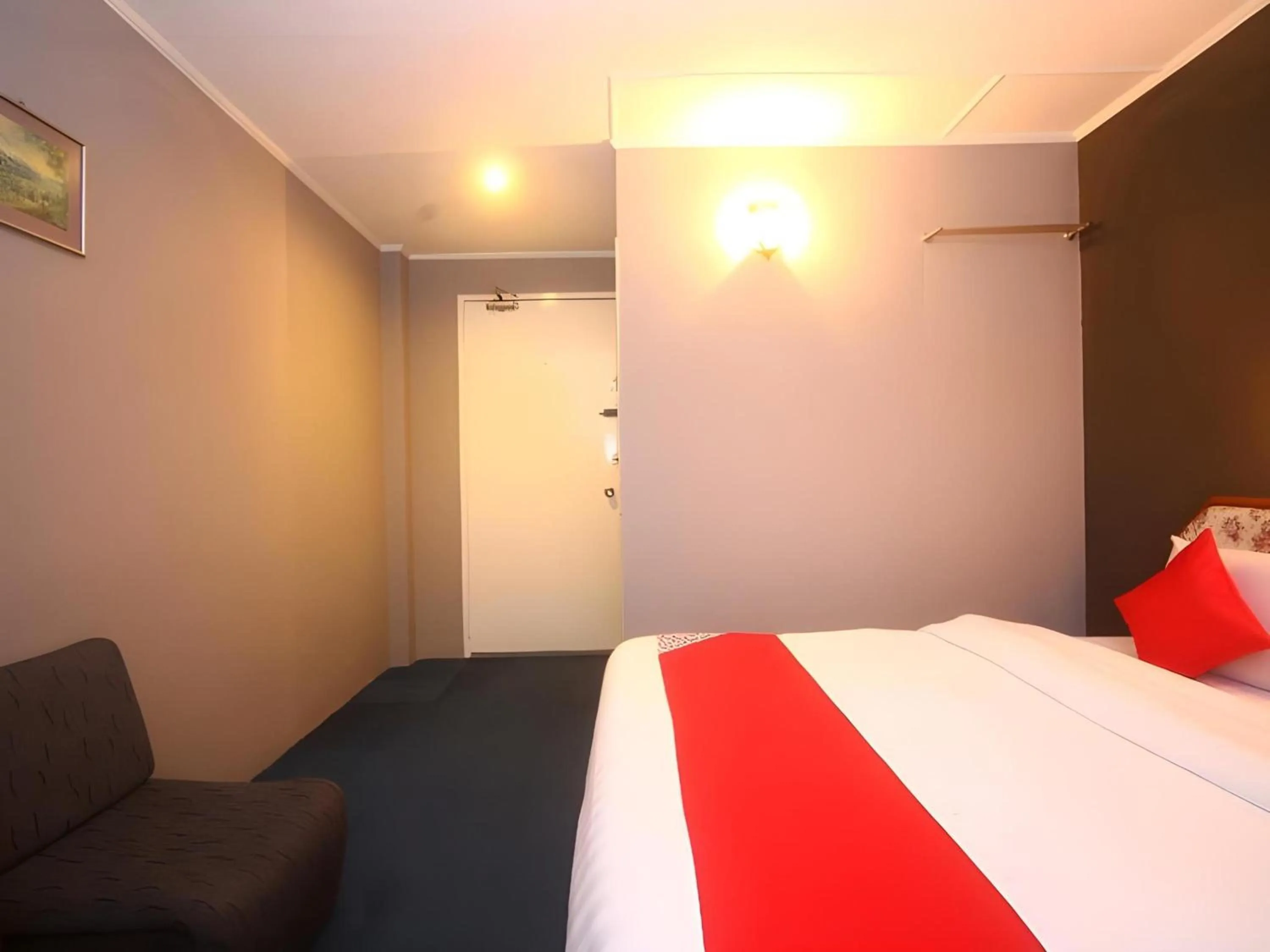 Photo of the whole room in Hotel O Lutana