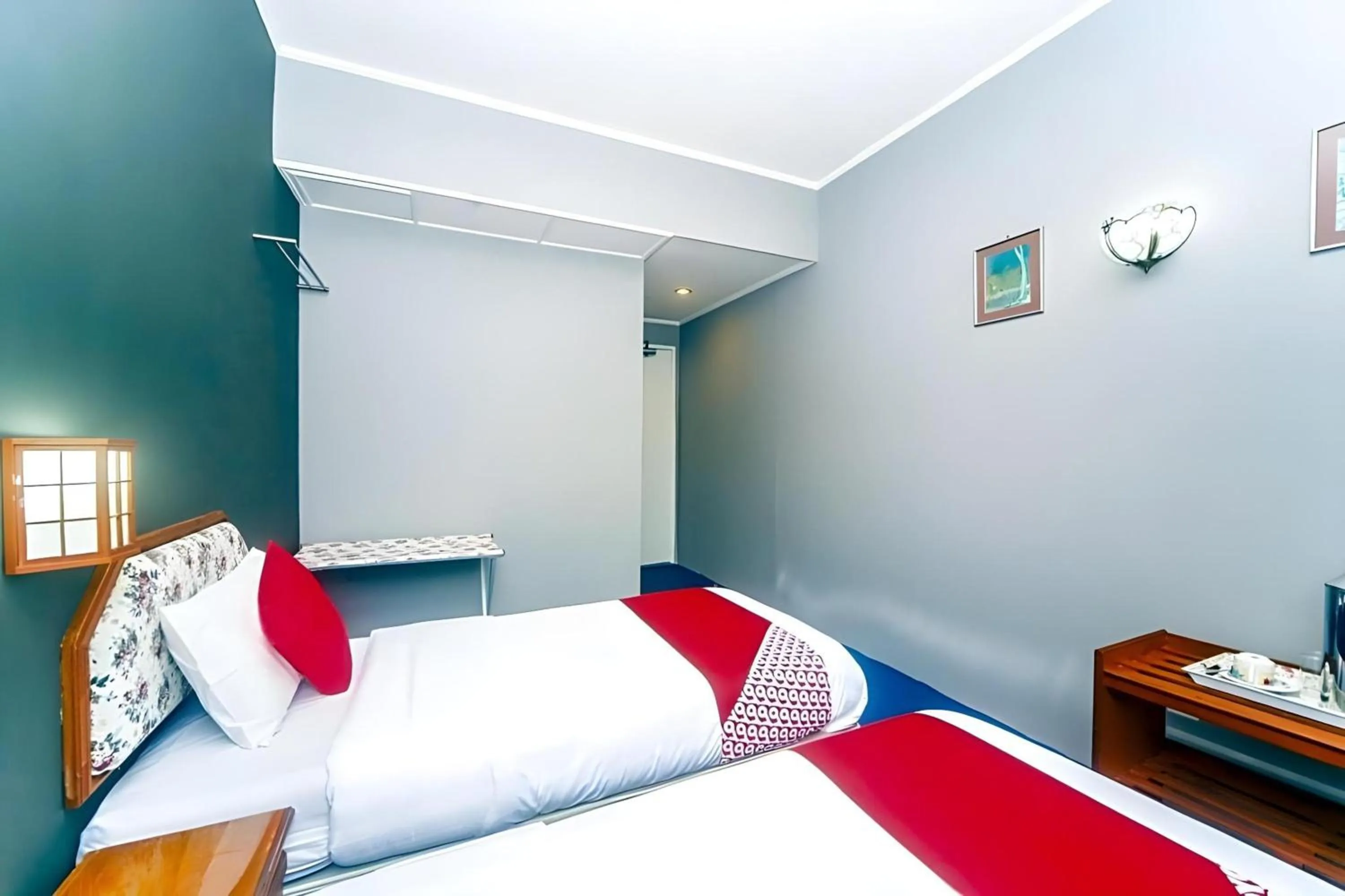 Photo of the whole room in Hotel O Lutana