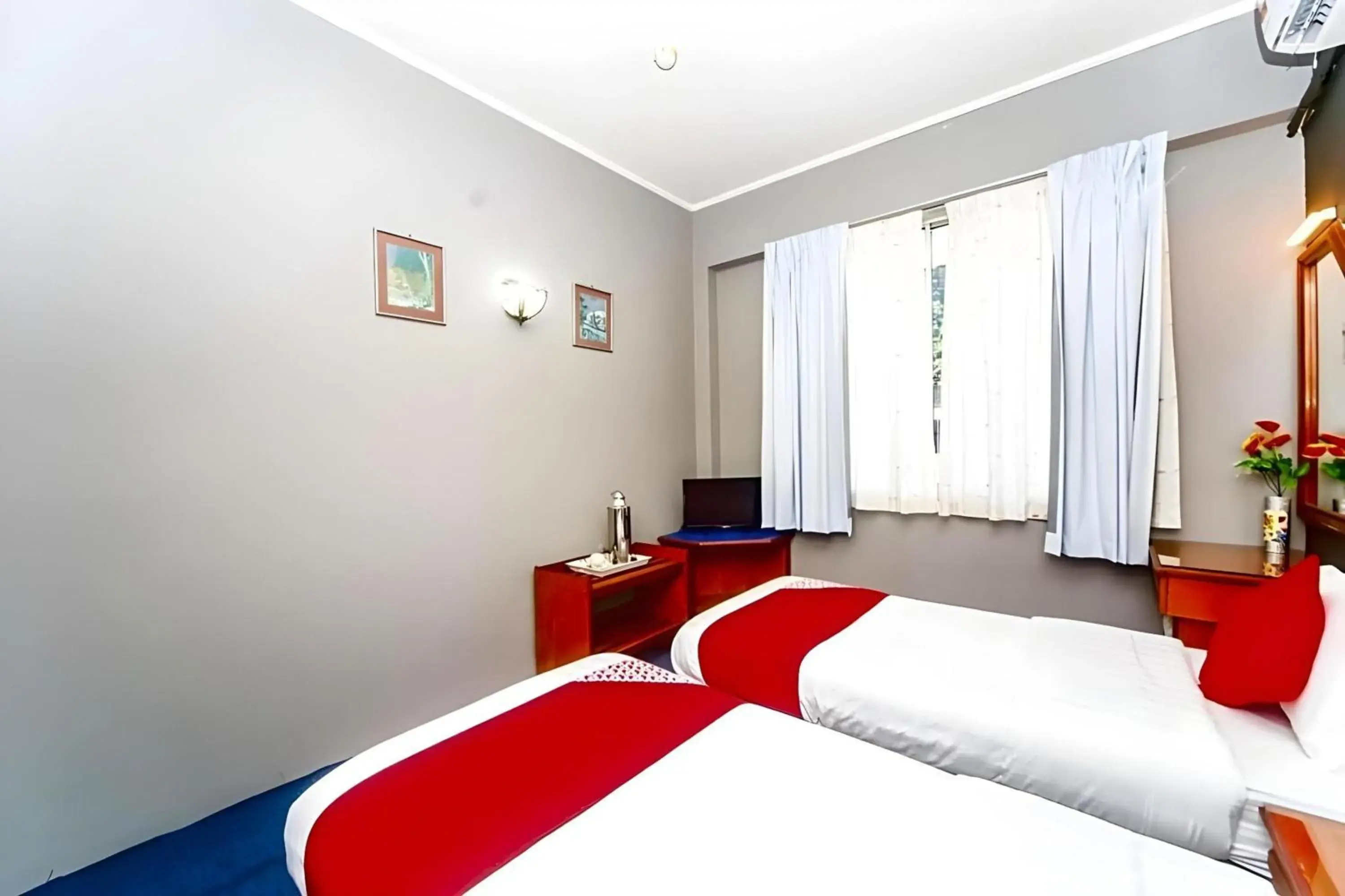 Photo of the whole room in Hotel O Lutana Photo of the whole room in Hotel O Lutana