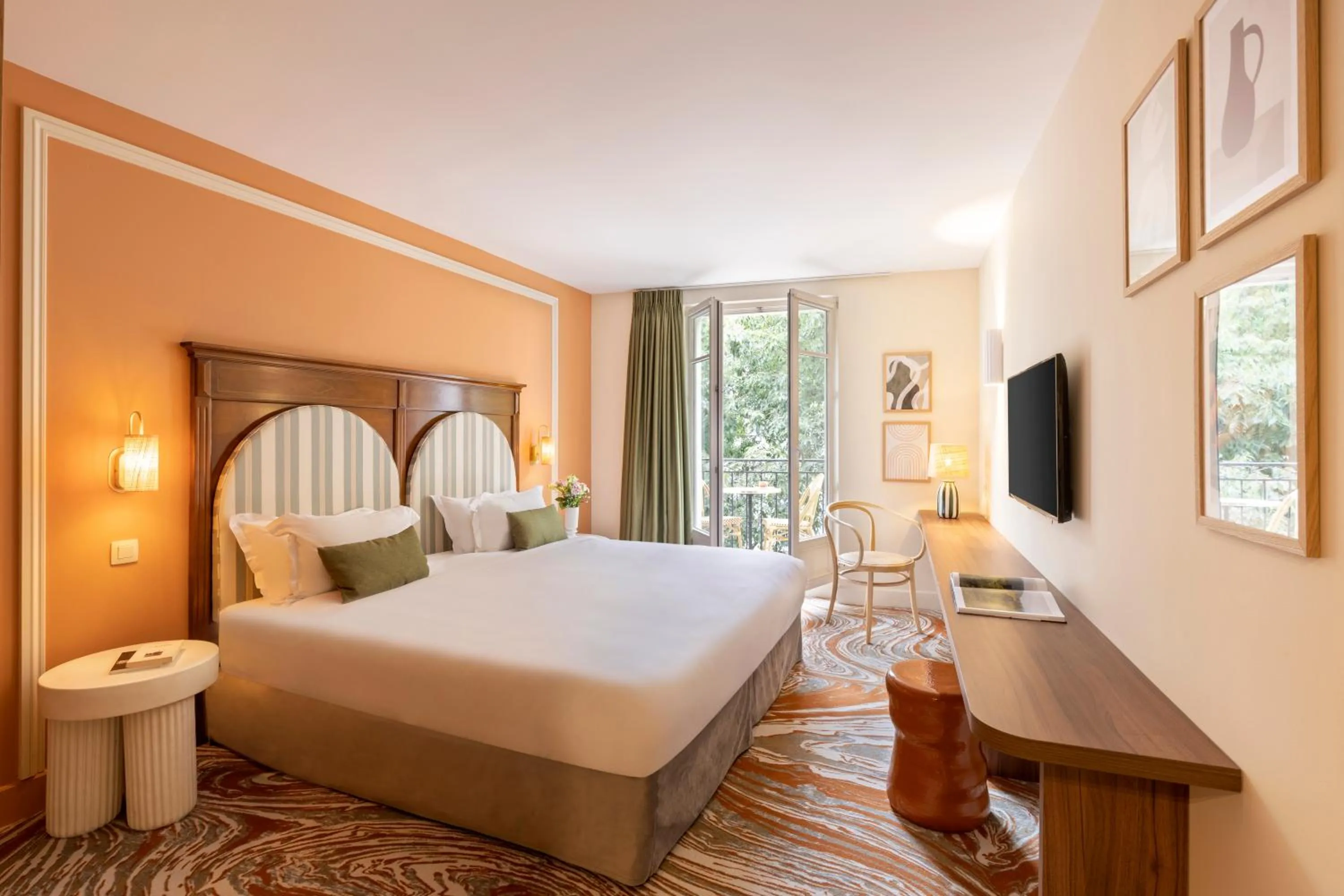 Bed in Grand Hotel d'Orange, BW Signature Collection