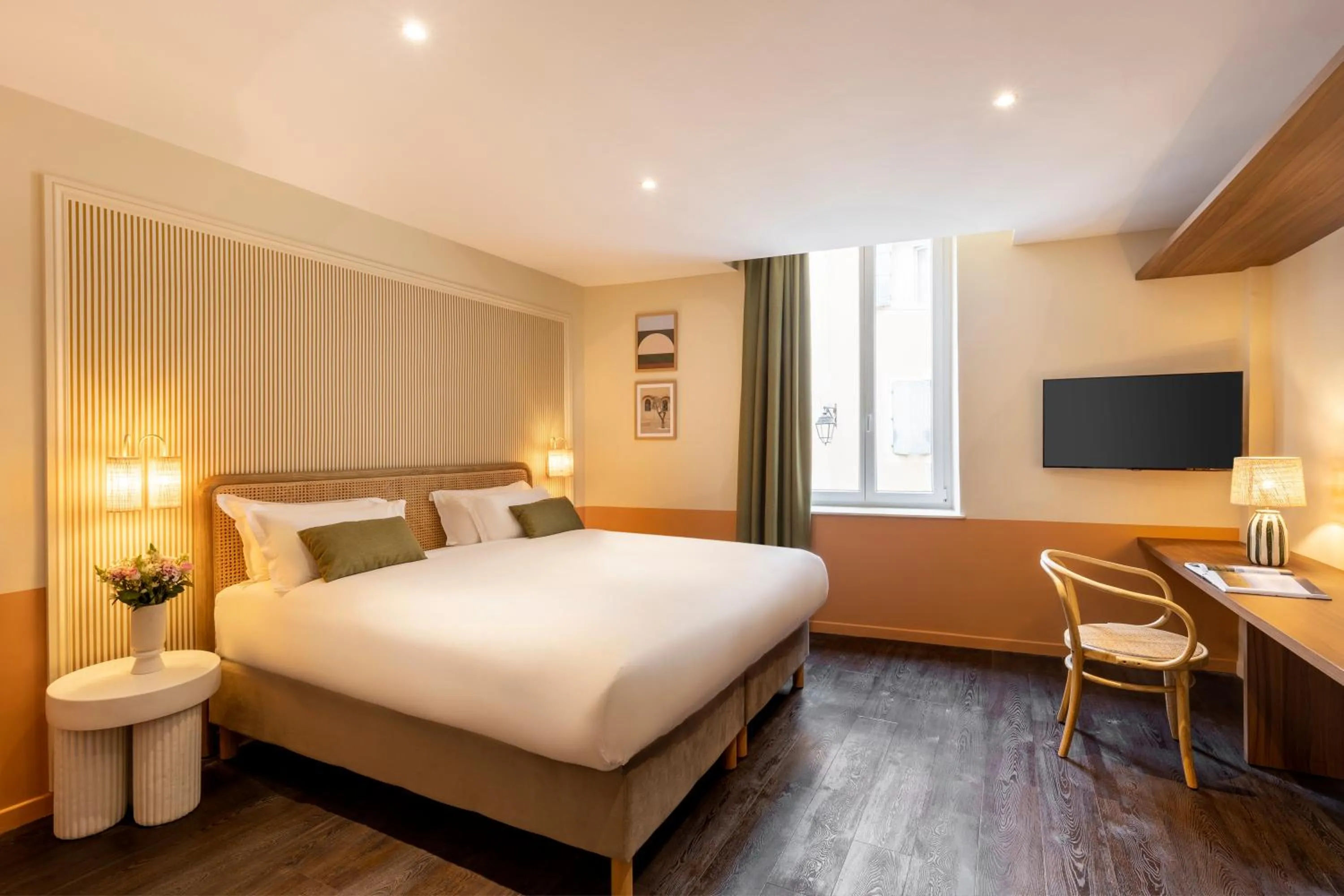 Bed in Grand Hotel d'Orange, BW Signature Collection