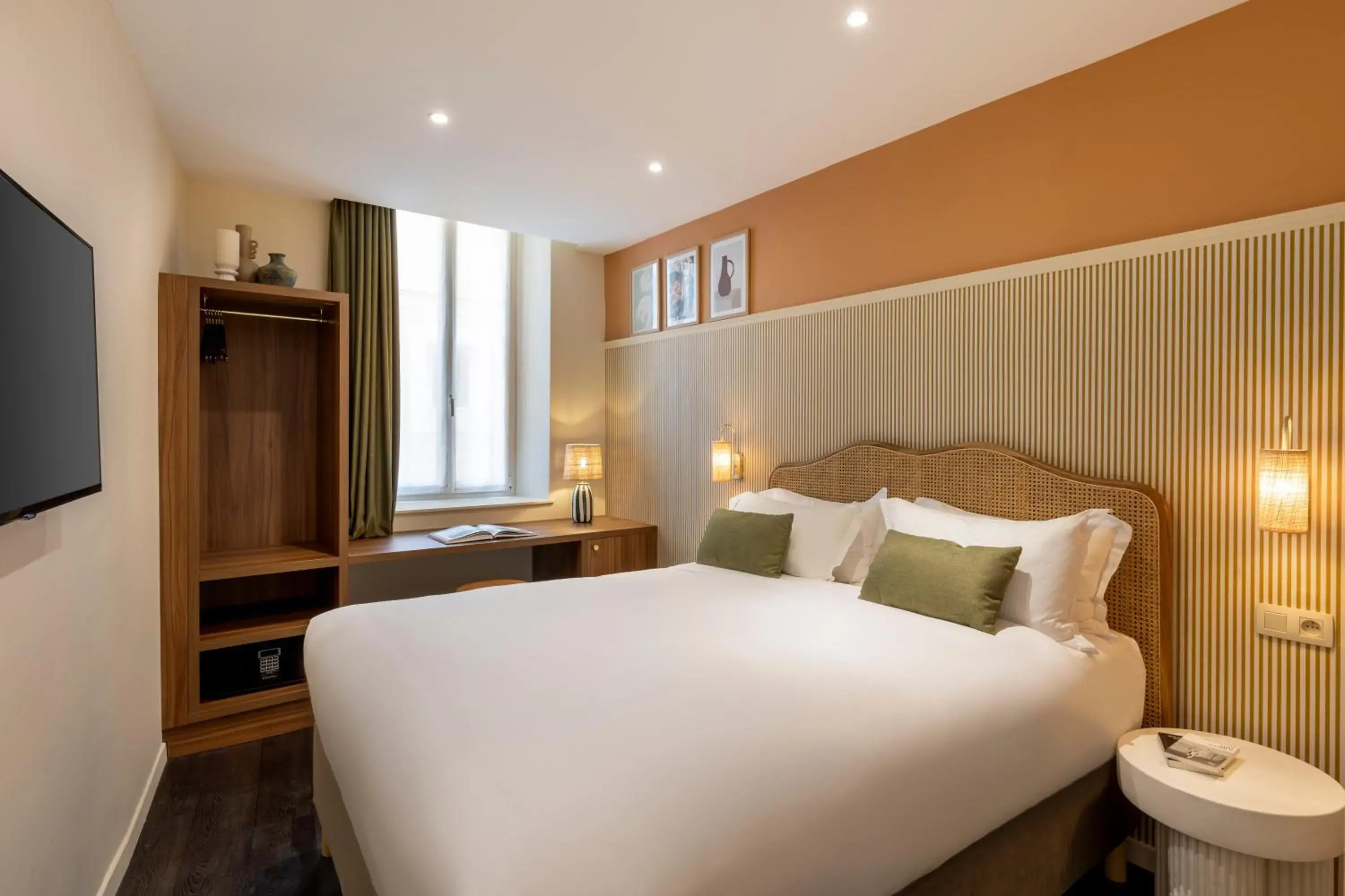 Classic Queen Room in Grand Hotel d'Orange, BW Signature Collection Classic Queen Room in Grand Hotel d'Orange, BW Signature Collection