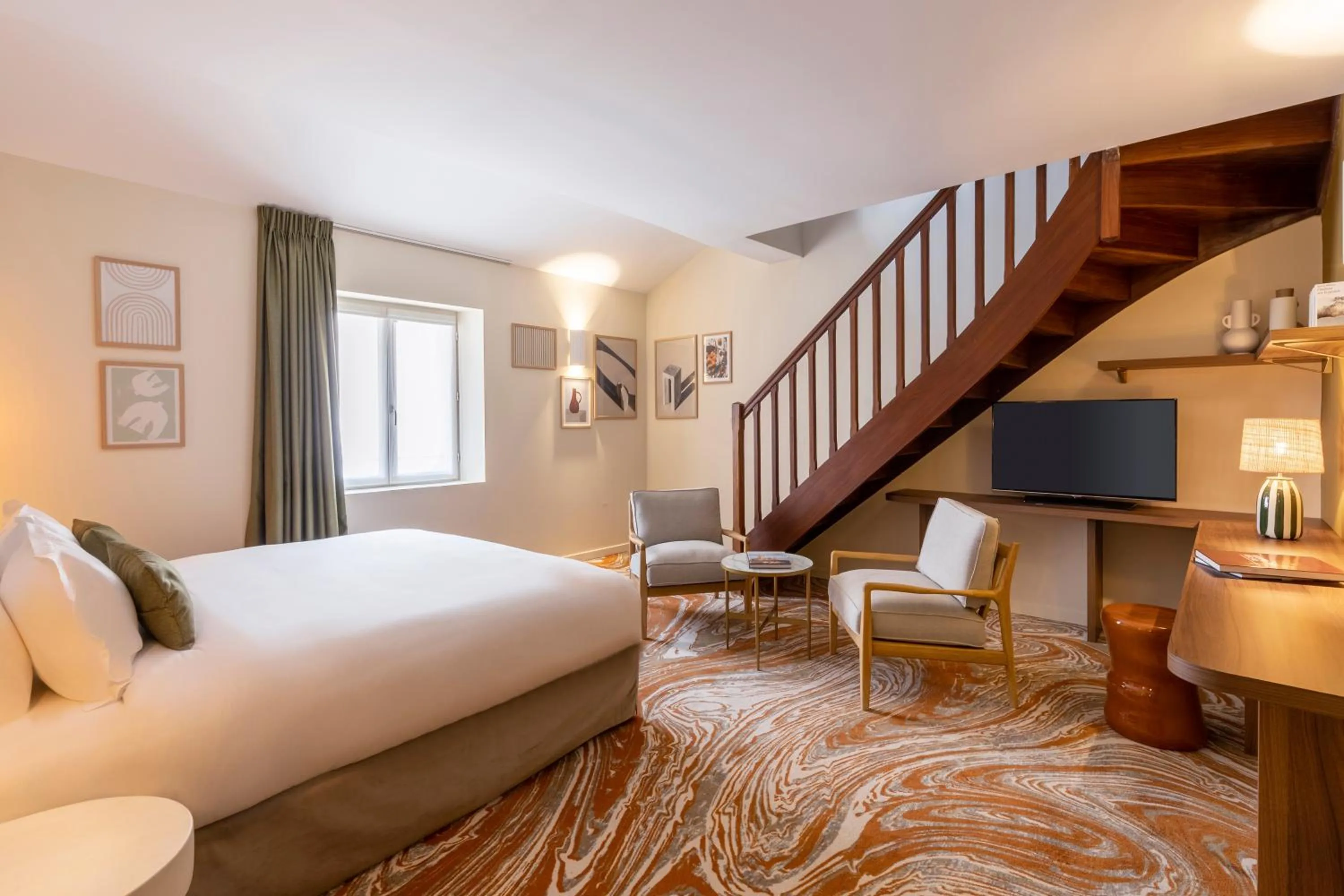 Photo of the whole room, Bed in Grand Hotel d'Orange, BW Signature Collection