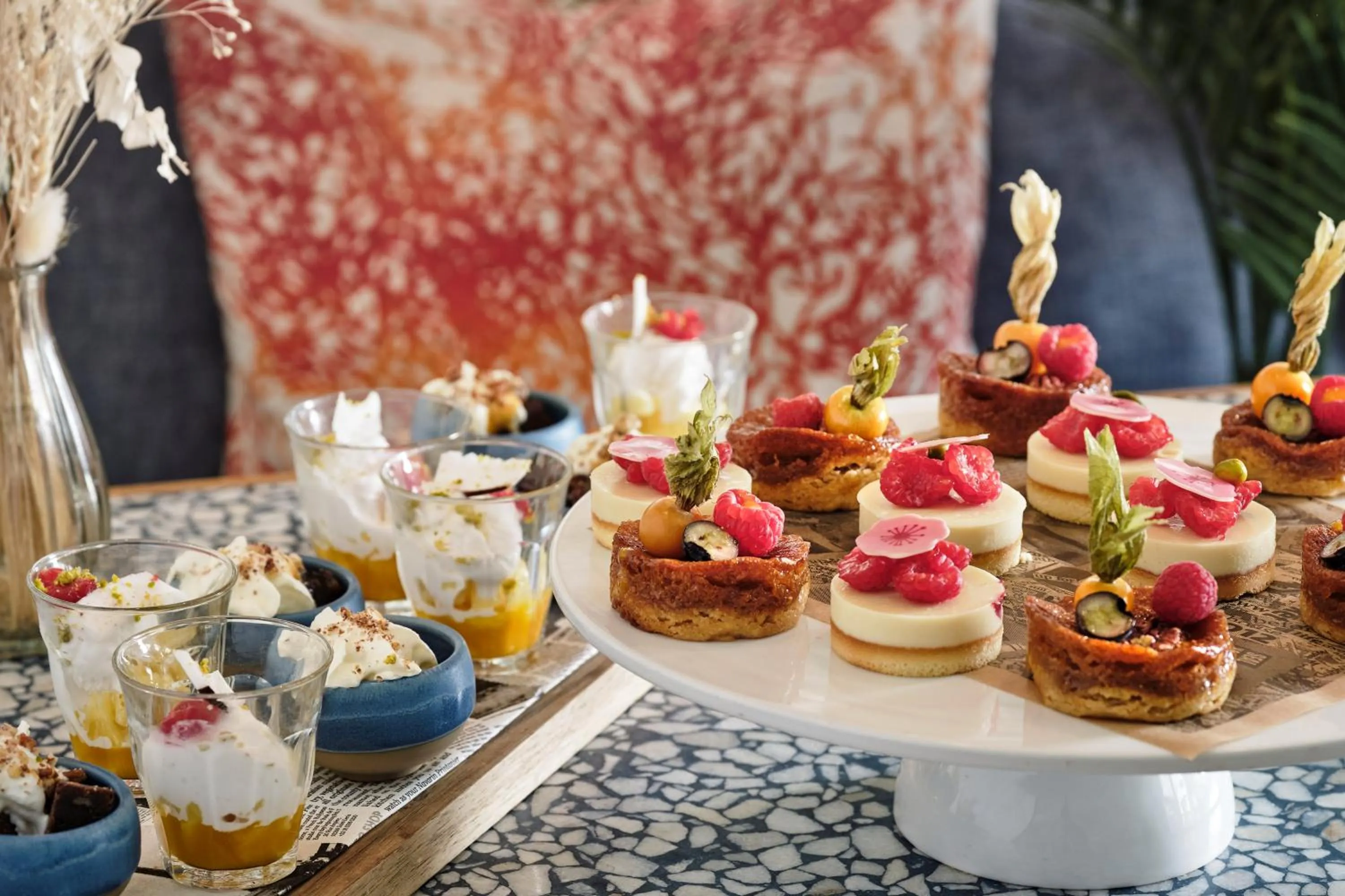 Restaurant/places to eat in Hôtel Chromatics & Restaurant Hill Club by HappyCulture