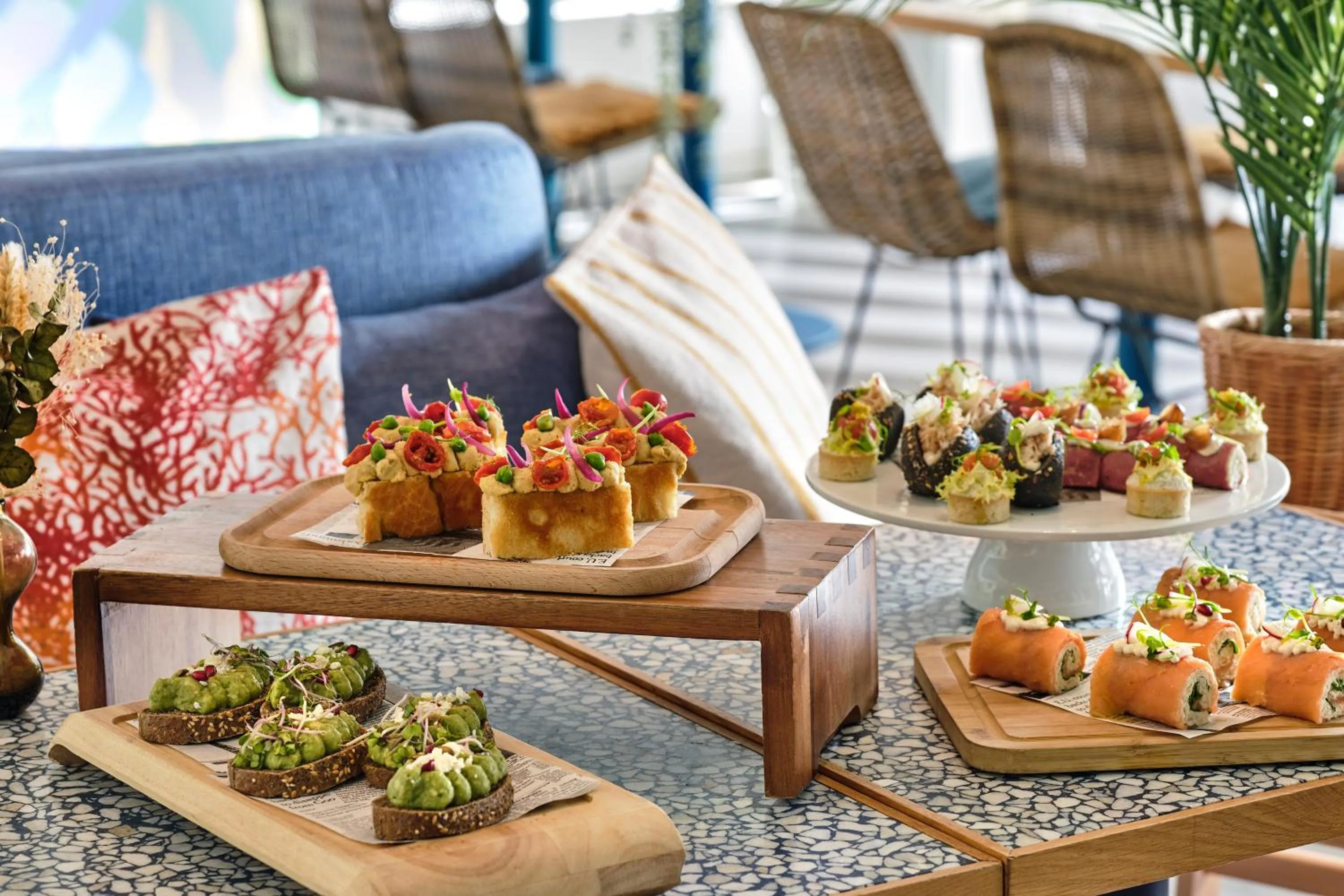 Restaurant/places to eat in Hôtel Chromatics & Restaurant Hill Club by HappyCulture