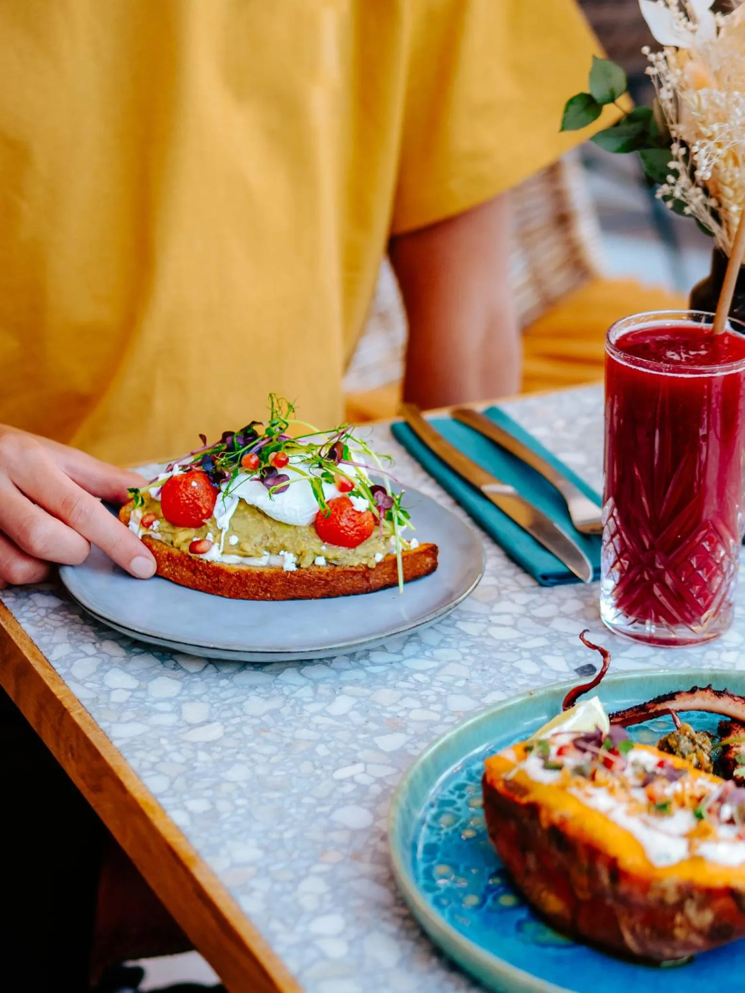 Restaurant/places to eat in Hôtel Chromatics & Restaurant Hill Club by HappyCulture