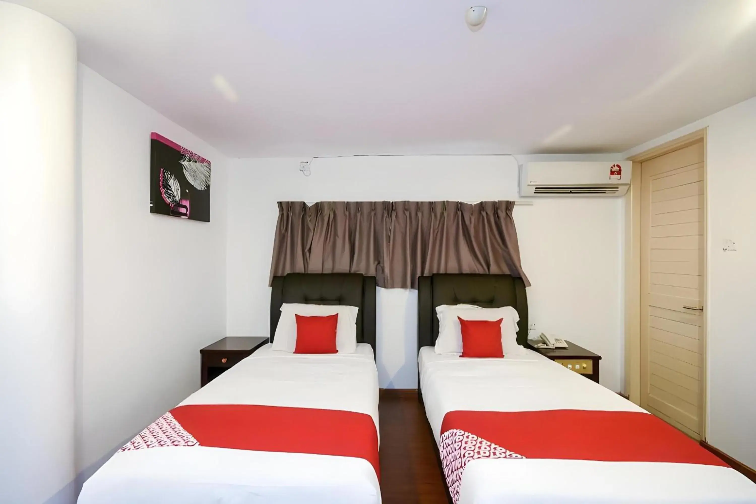 Photo of the whole room in Hotel O agon Inn Photo of the whole room in Hotel O agon Inn