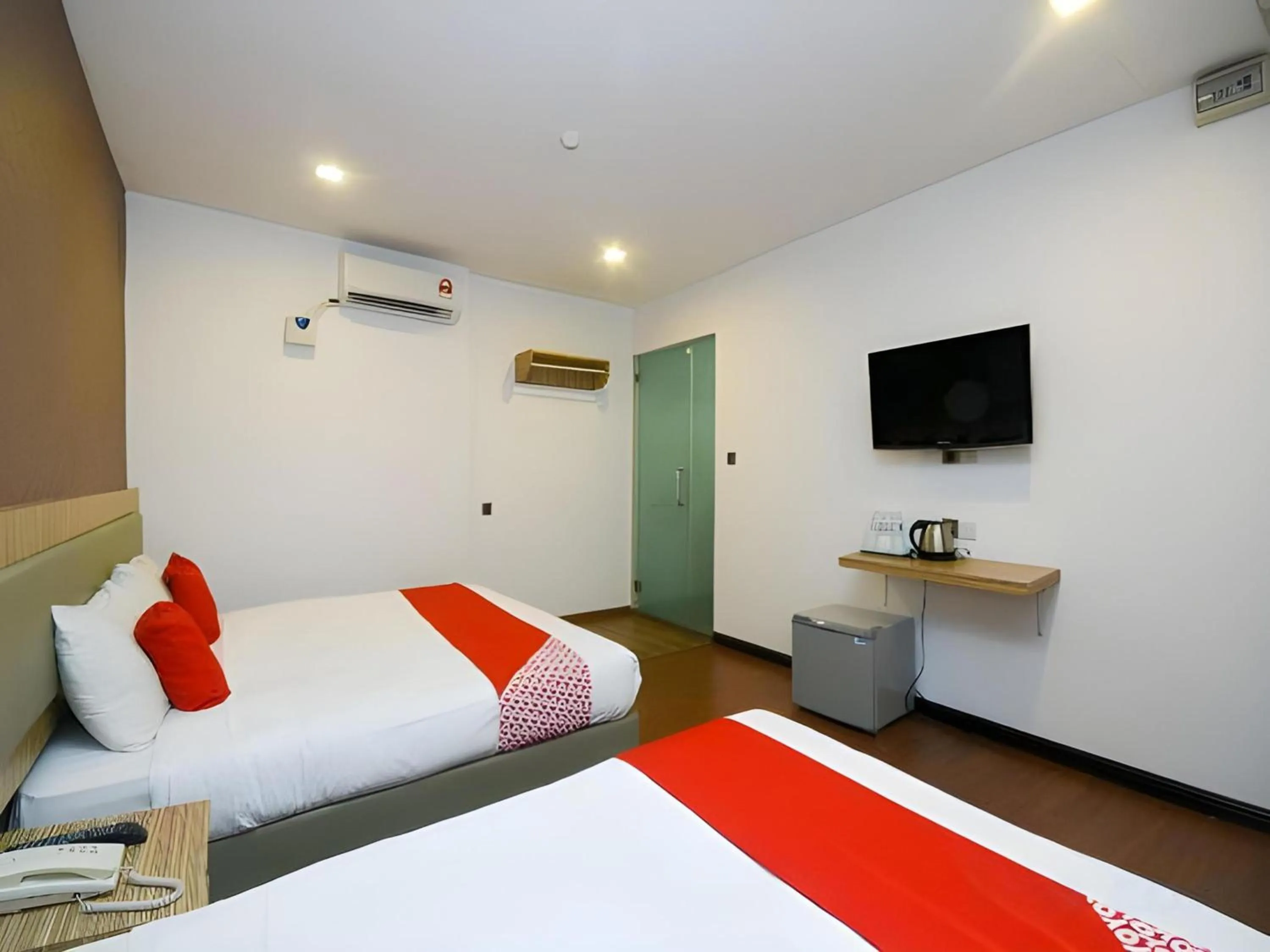 Photo of the whole room in Hotel O agon Inn