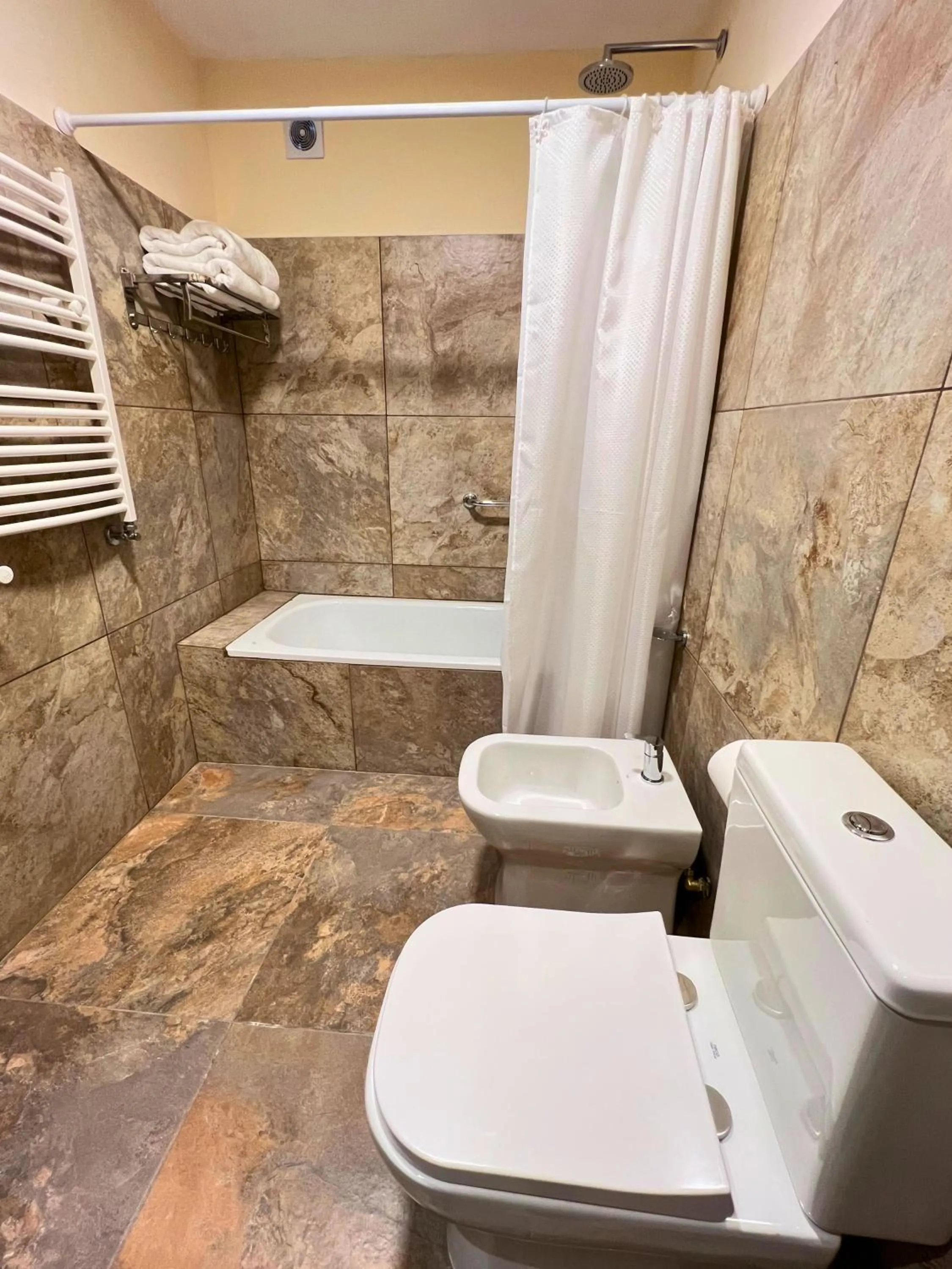 Bathroom in Huinid Pioneros Hotel & Aparts