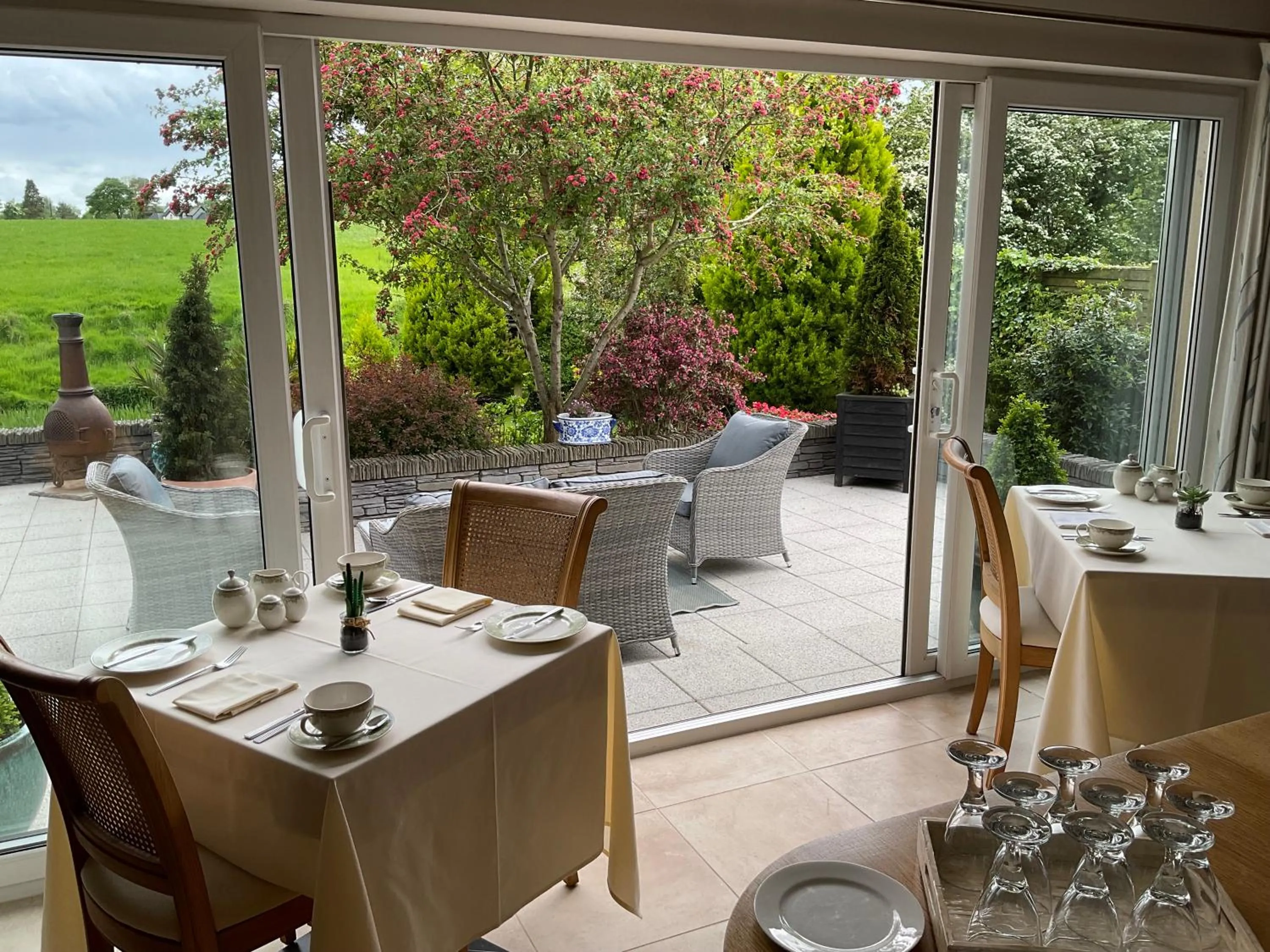 Breakfast in Crowfield Country House