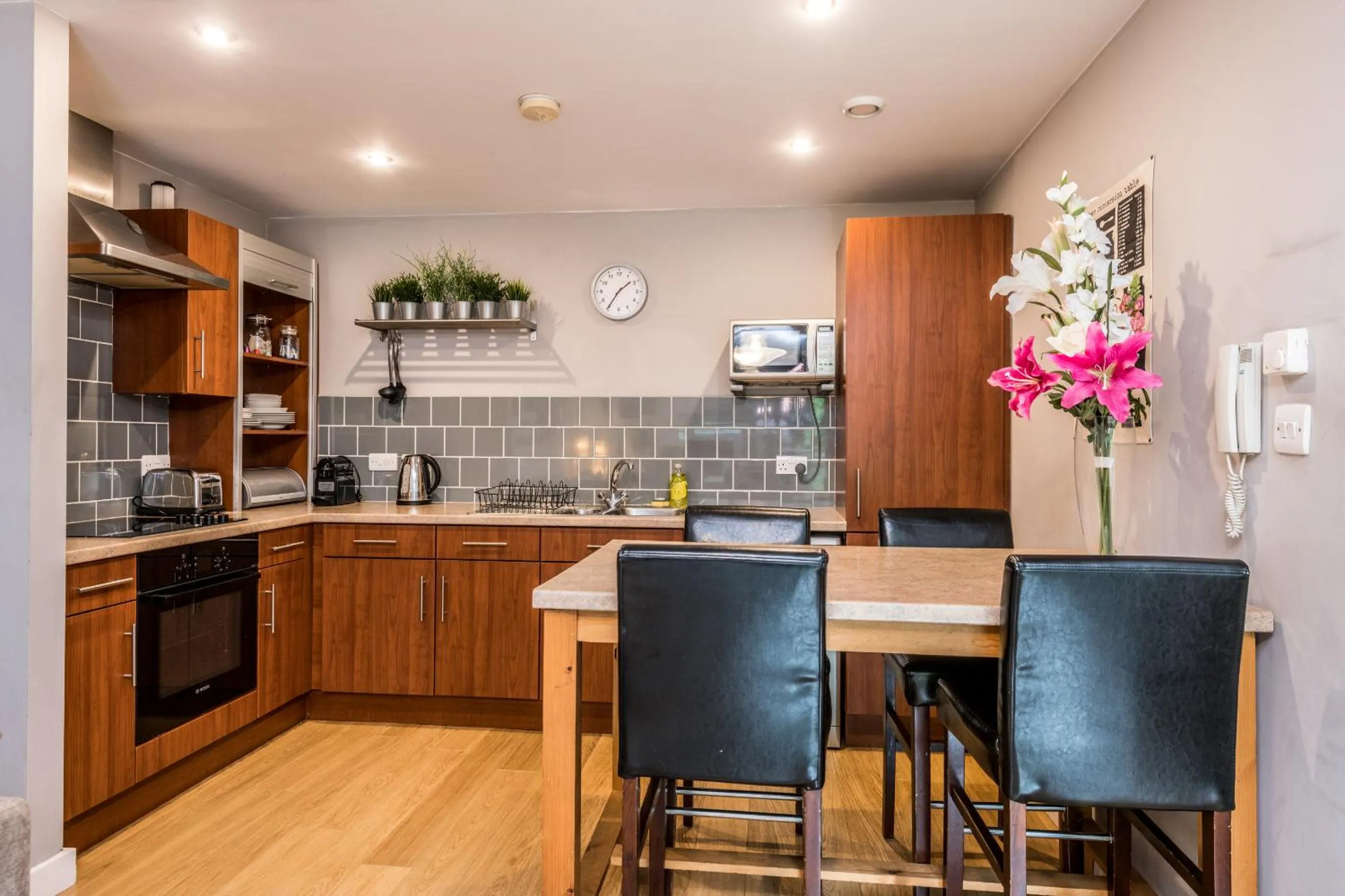 Host & Stay - York Place Apt