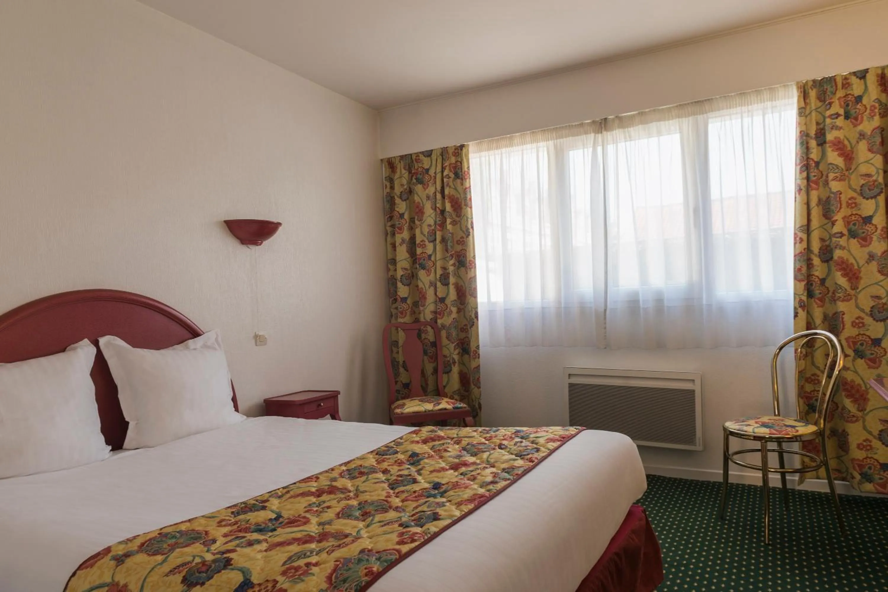 Bed in LOGIS - Belle Hôtel, Lille-Ouest