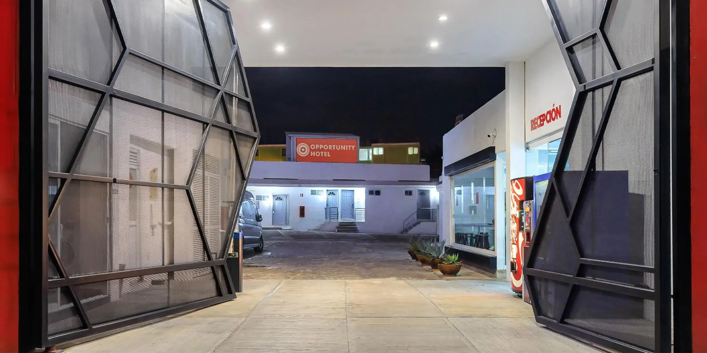 Facade/entrance in Opportunity León Facade/entrance in Opportunity León