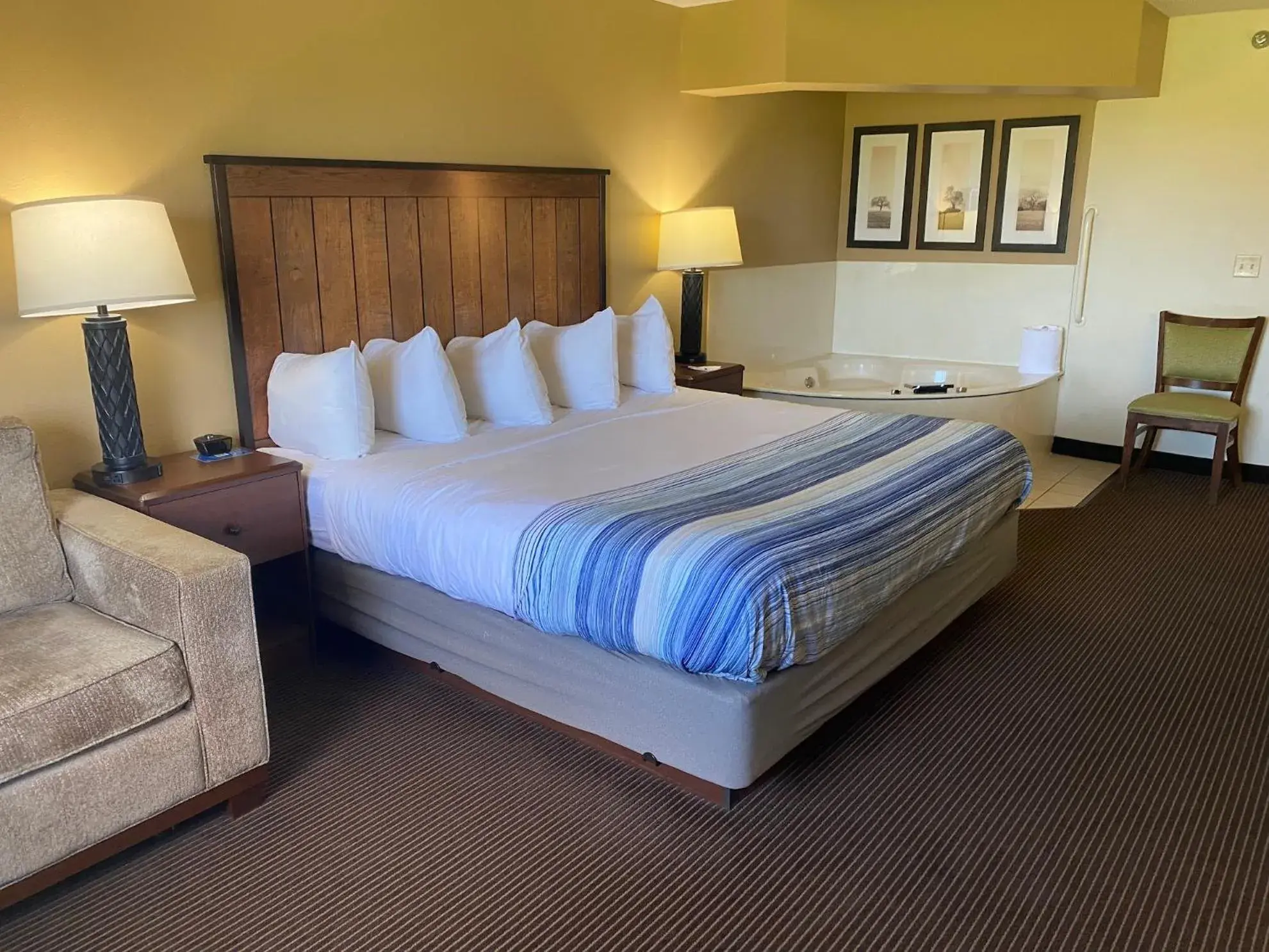 King Suite - Non-Smoking in AmericInn by Wyndham Two Harbors Near Lake Superior King Suite - Non-Smoking in AmericInn by Wyndham Two Harbors Near Lake Superior