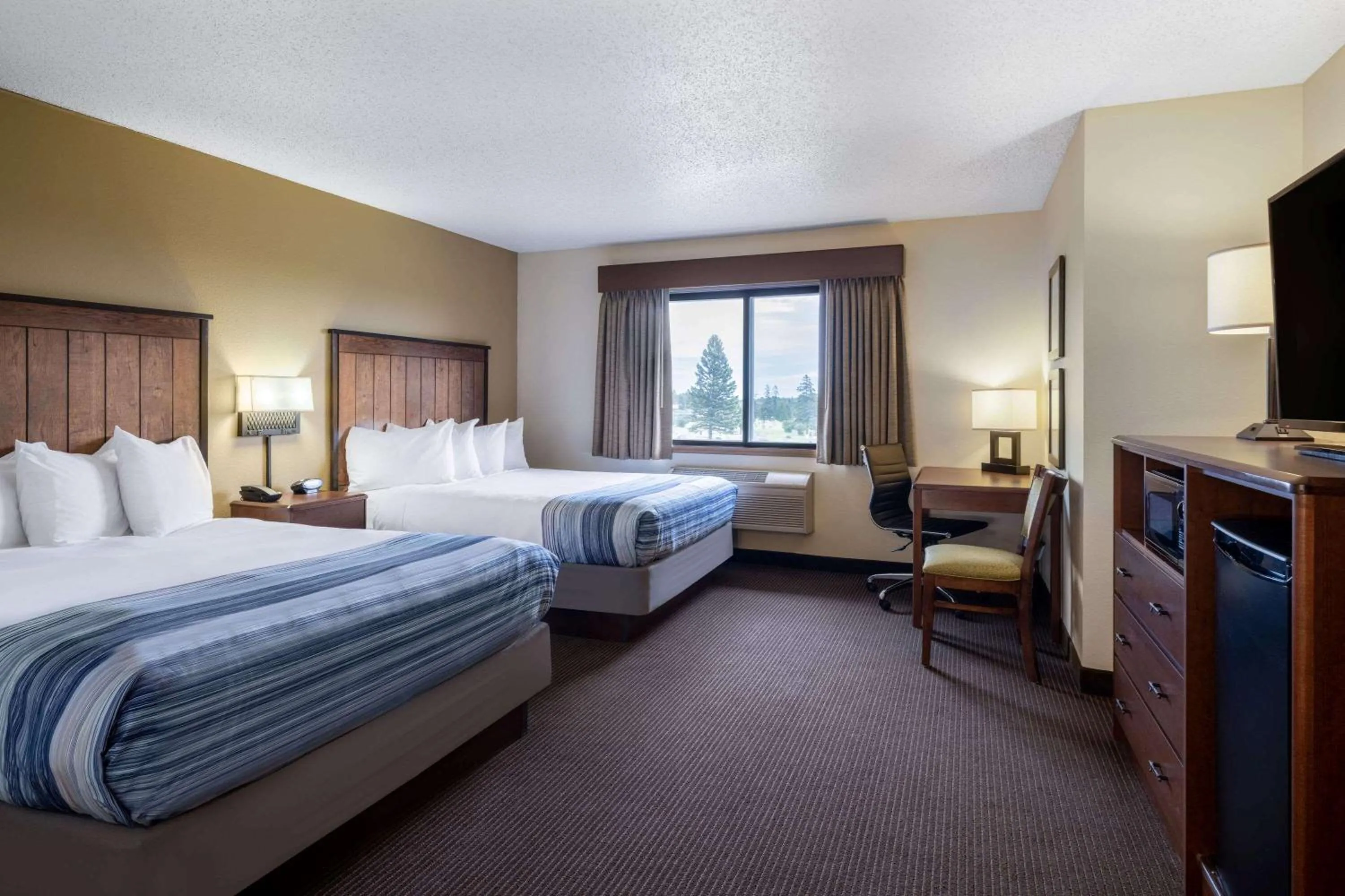 Photo of the whole room, Bed in AmericInn by Wyndham Two Harbors Near Lake Superior