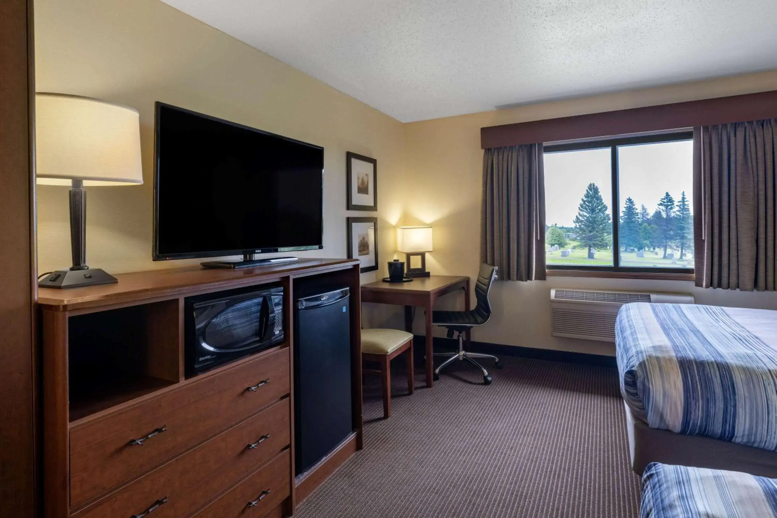 Photo of the whole room, Bed in AmericInn by Wyndham Two Harbors Near Lake Superior Photo of the whole room, Bed in AmericInn by Wyndham Two Harbors Near Lake Superior