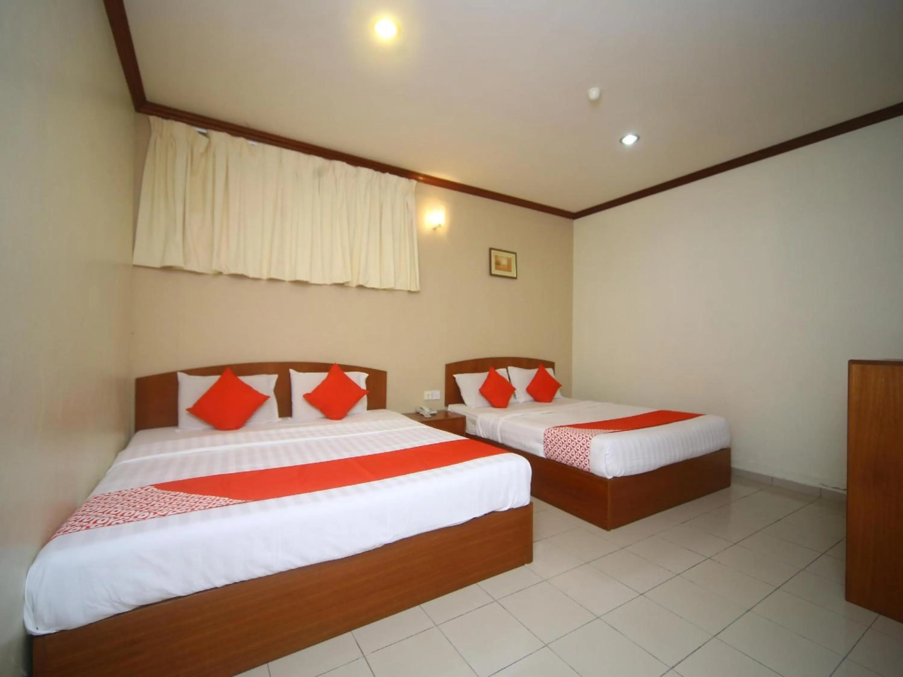 Photo of the whole room, Bed in Hotel O London