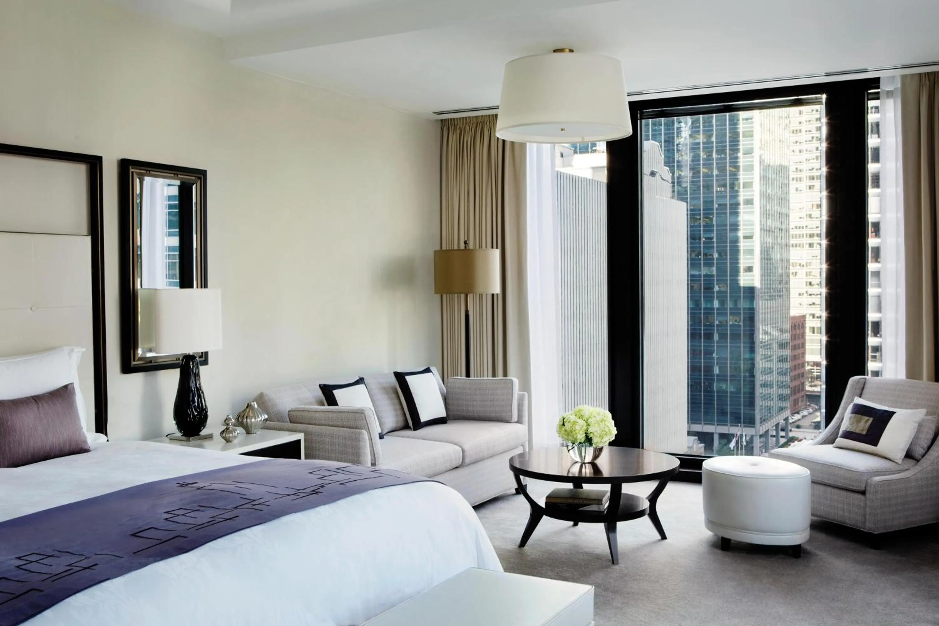 Living room, Bed in The Langham Chicago