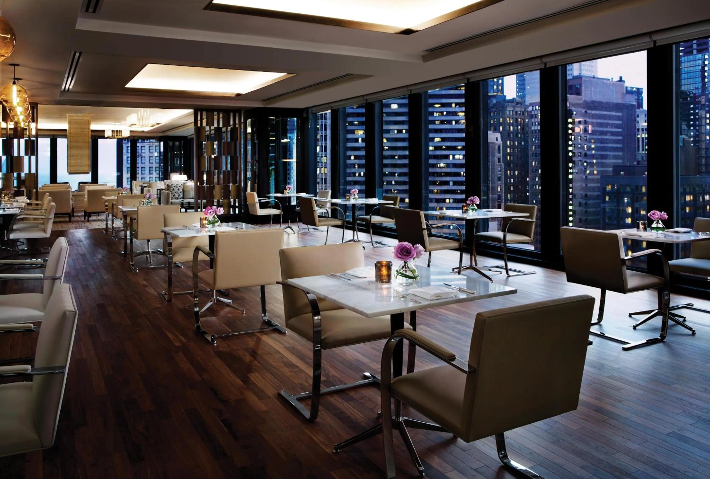 Lounge or bar in The Langham Chicago