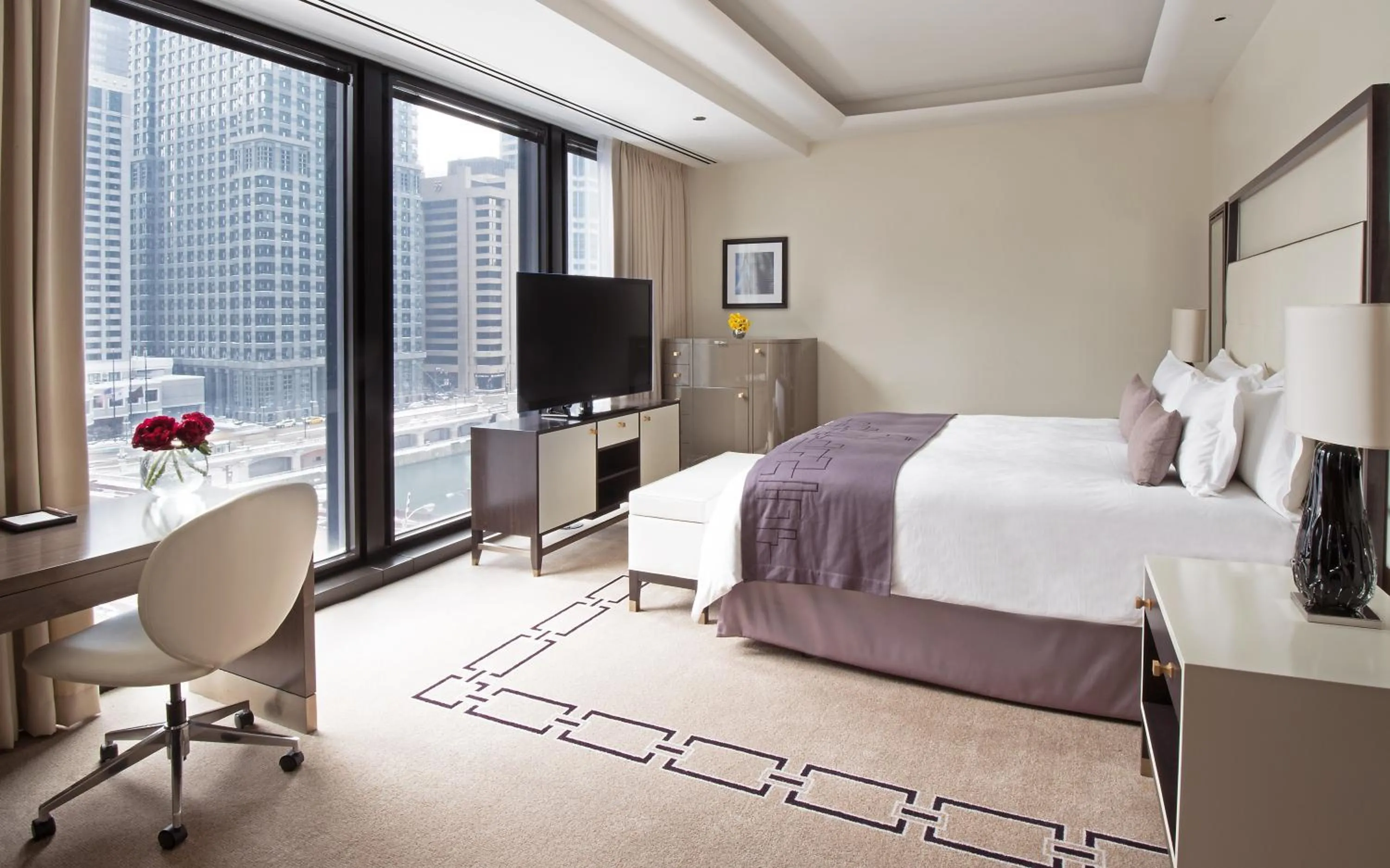Bedroom, Bed in The Langham Chicago