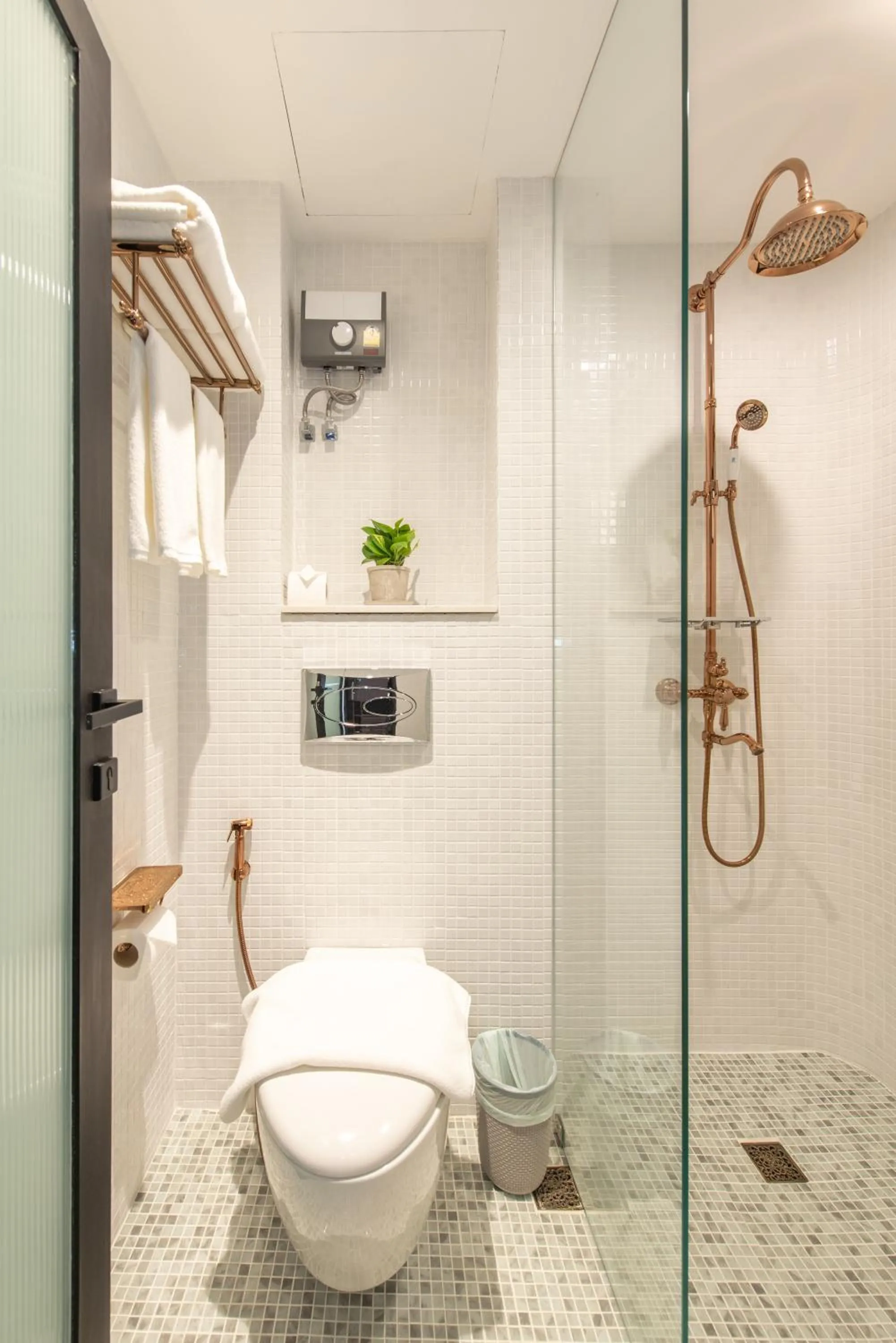 Shower in Sanae' Oldtown Hotel