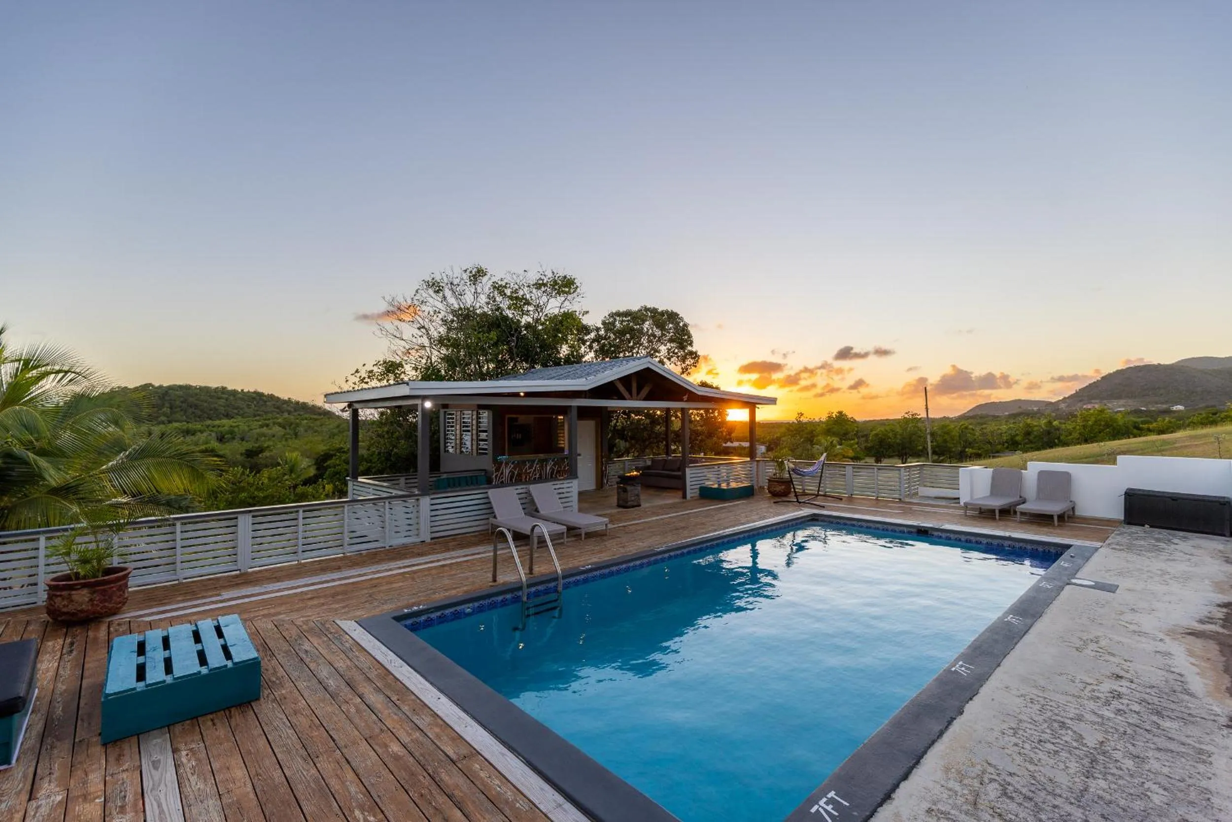 Swimming pool in South Coast Horizon