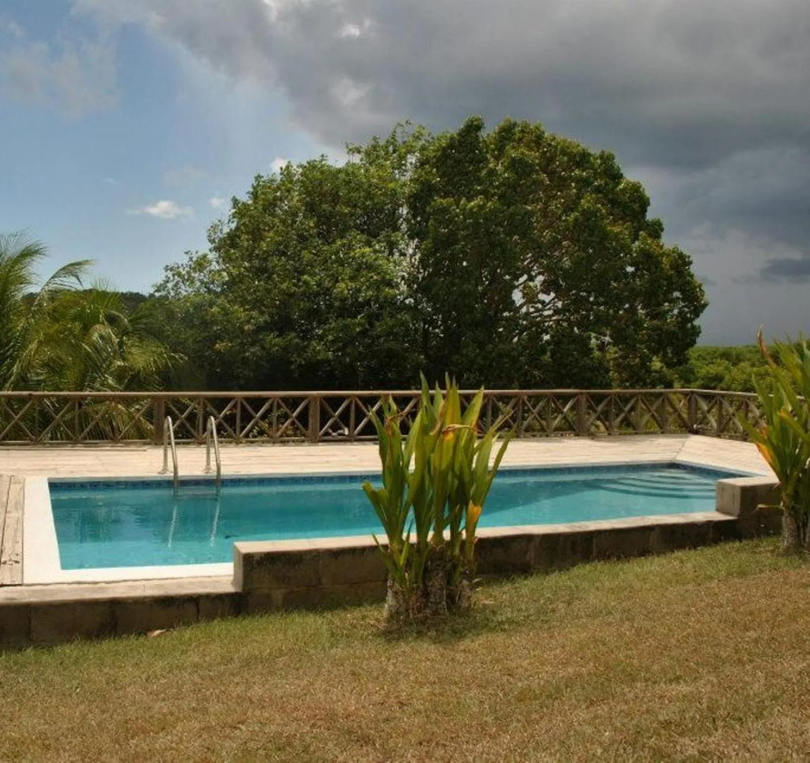 Swimming pool in South Coast Horizon