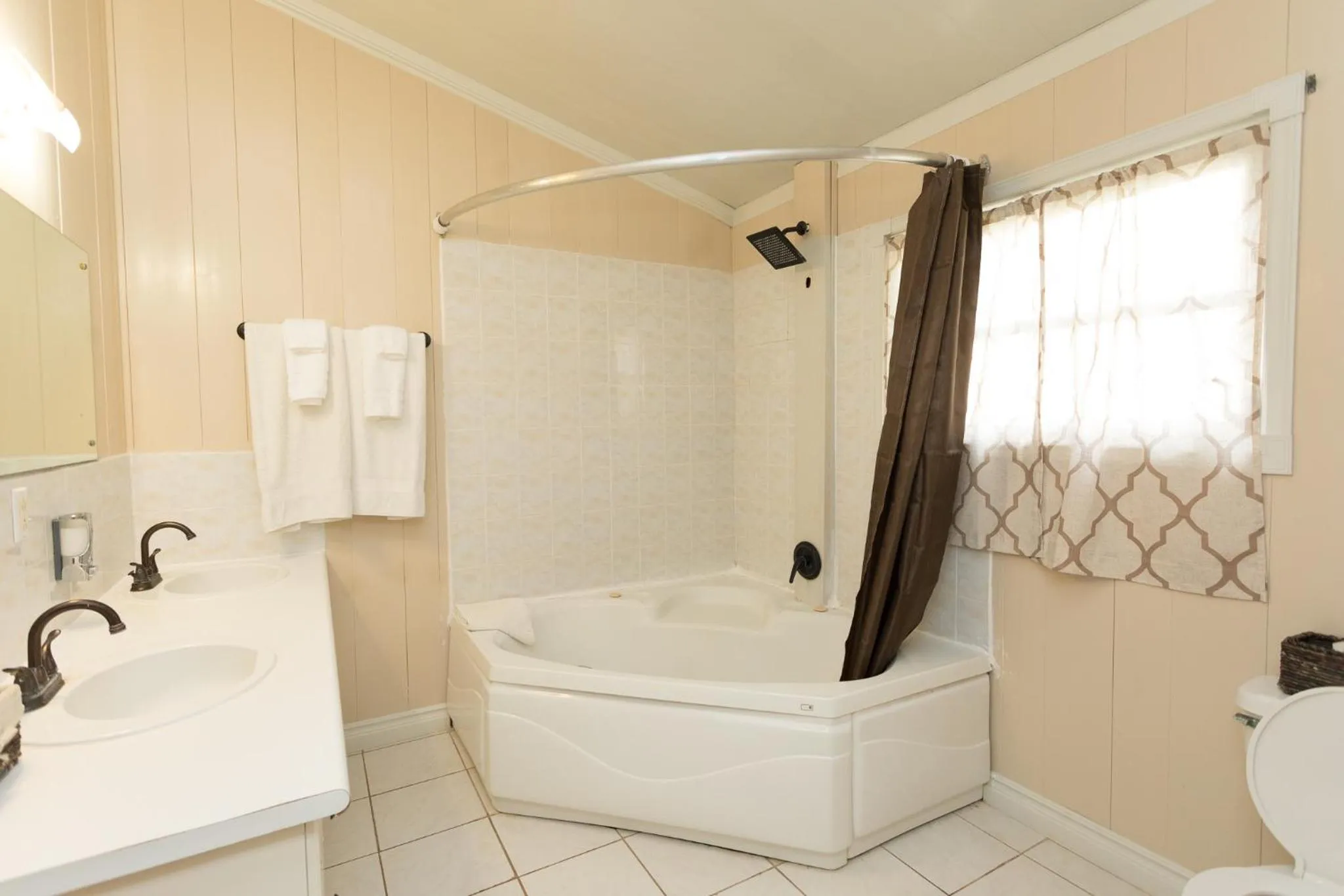 Bathroom in South Coast Horizon