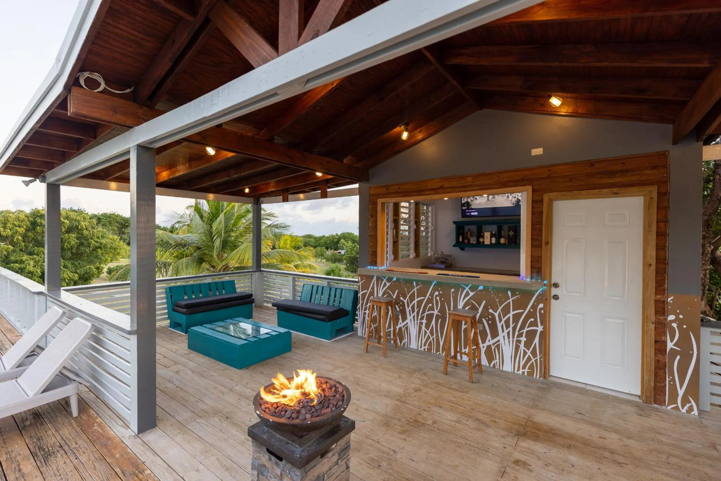 Swimming pool in South Coast Horizon