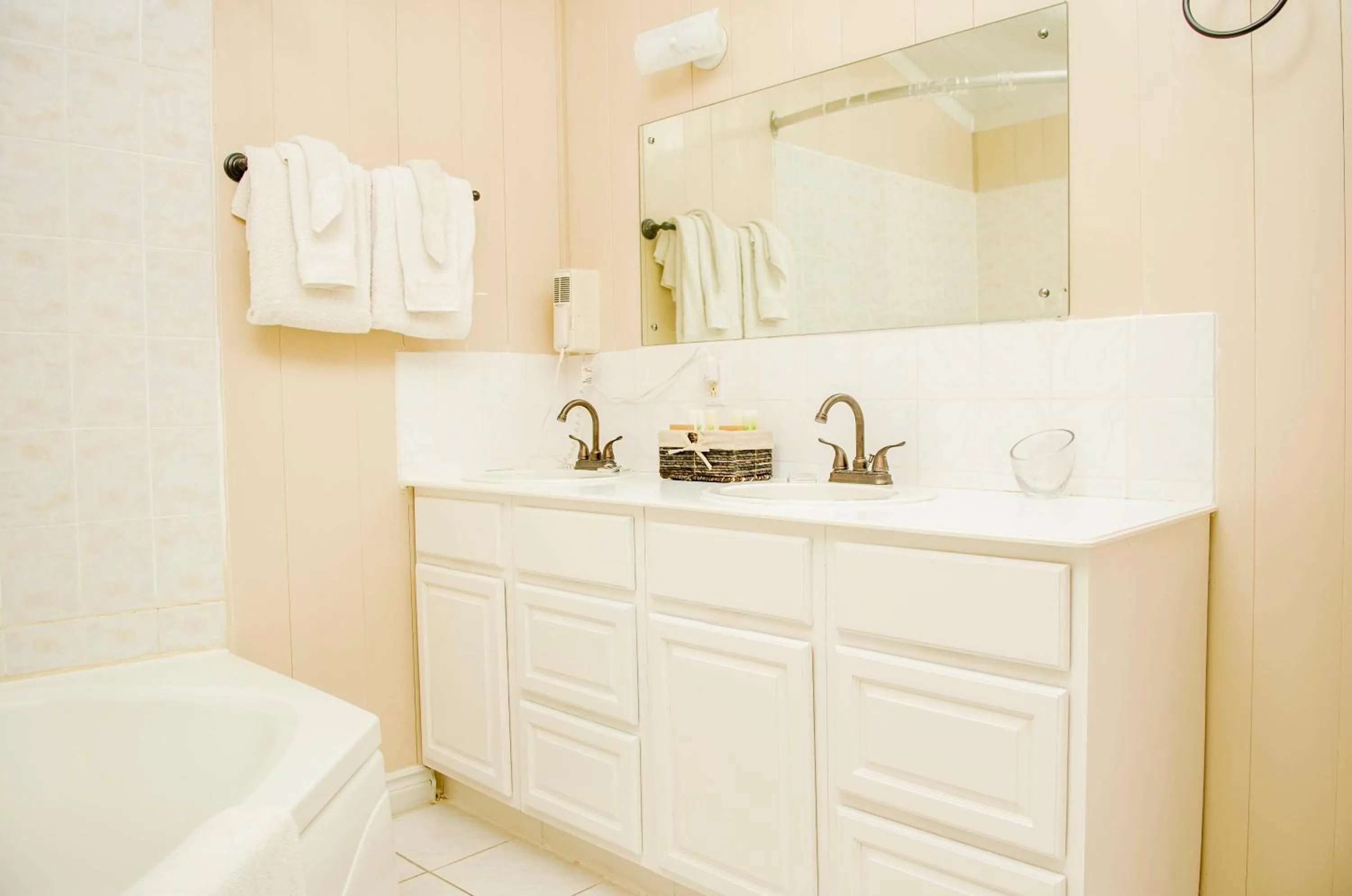 Bathroom in South Coast Horizon