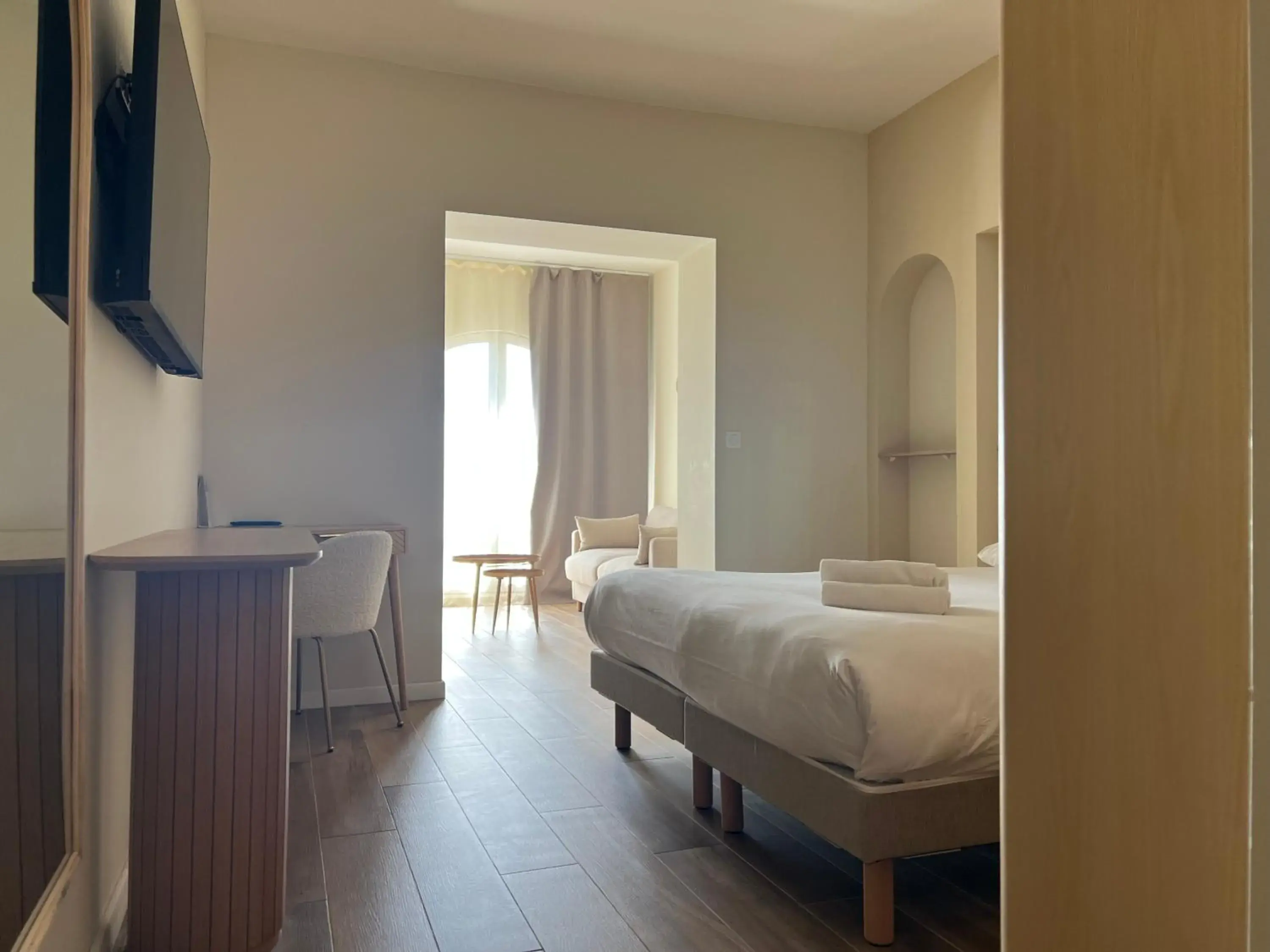 Bed in Adonis Sanary Grand Hôtel des Bains Bed in Adonis Sanary Grand Hôtel des Bains