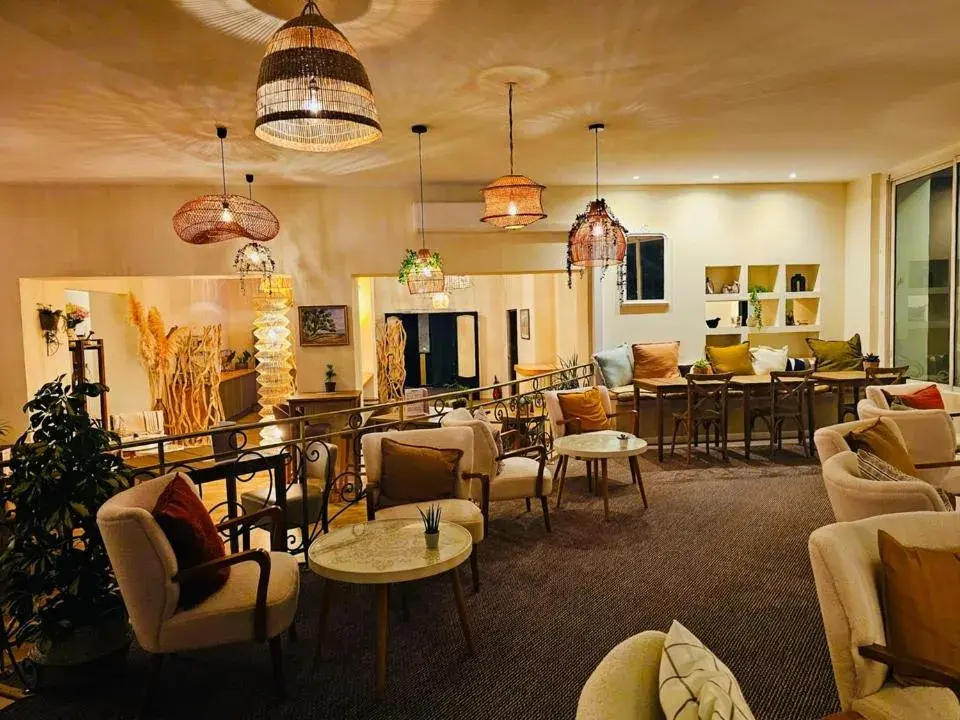 Restaurant/places to eat in Adonis Sanary Grand Hôtel des Bains Restaurant/places to eat in Adonis Sanary Grand Hôtel des Bains