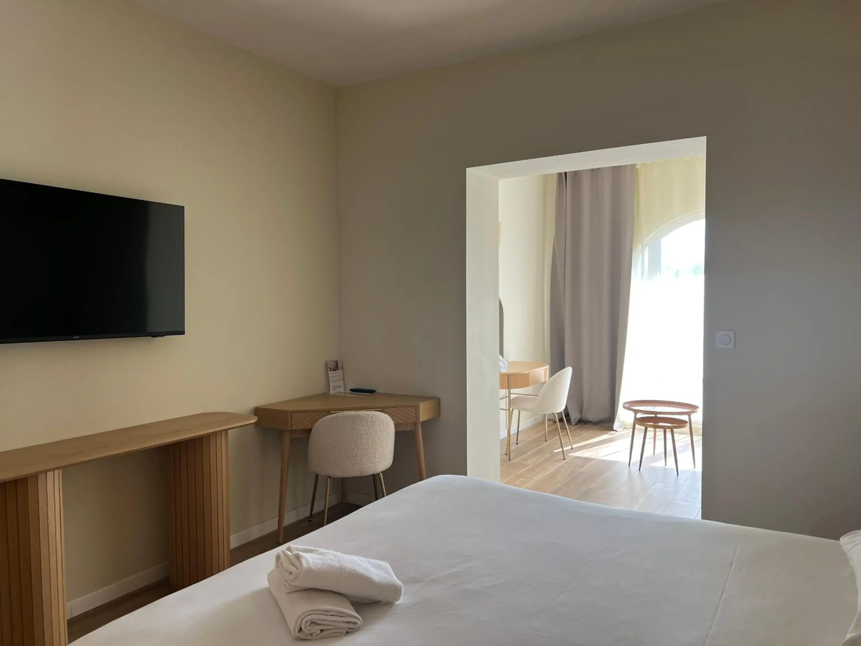 Bed in Adonis Sanary Grand Hôtel des Bains Bed in Adonis Sanary Grand Hôtel des Bains