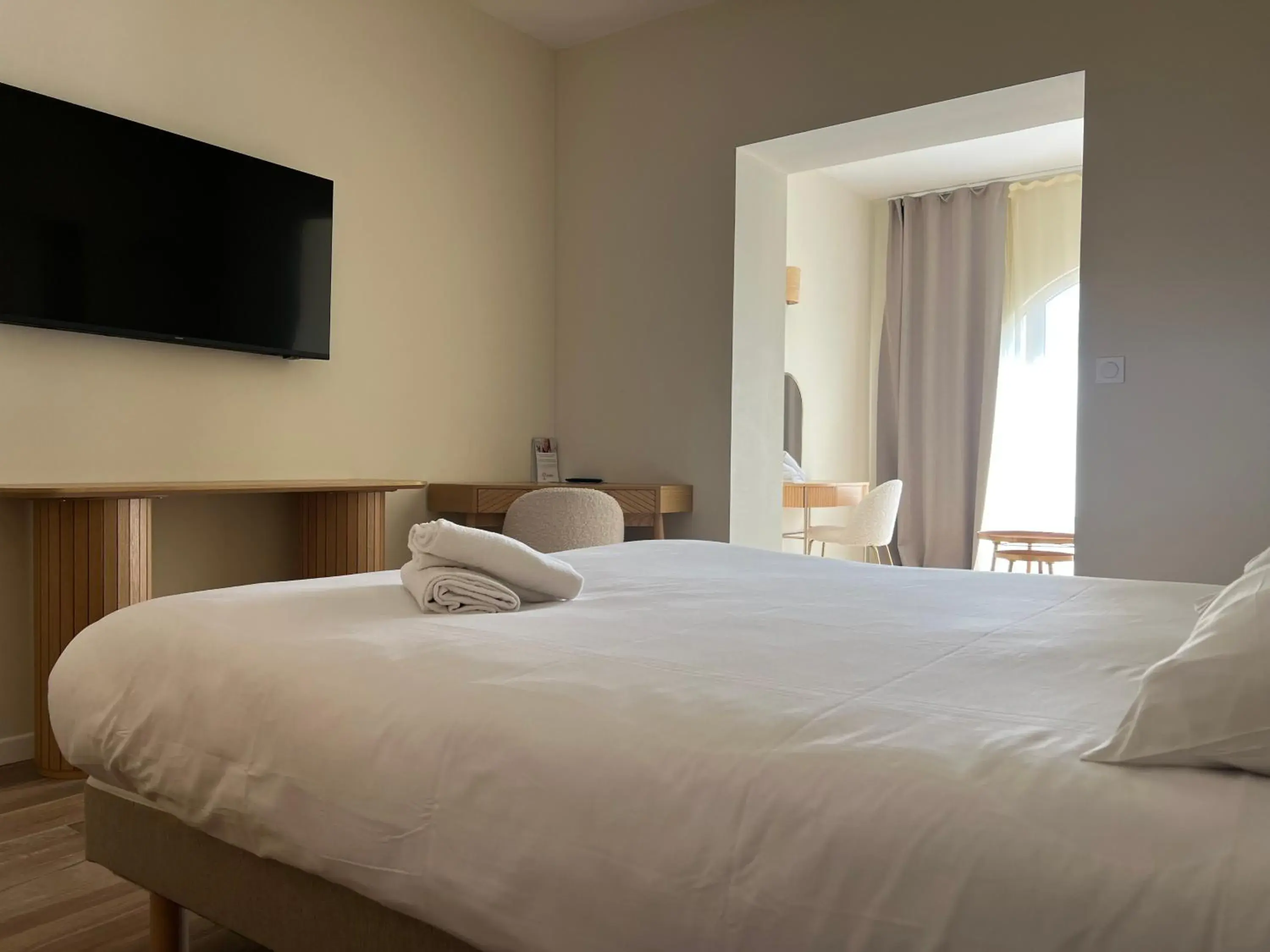 Bed in Adonis Sanary Grand Hôtel des Bains Bed in Adonis Sanary Grand Hôtel des Bains