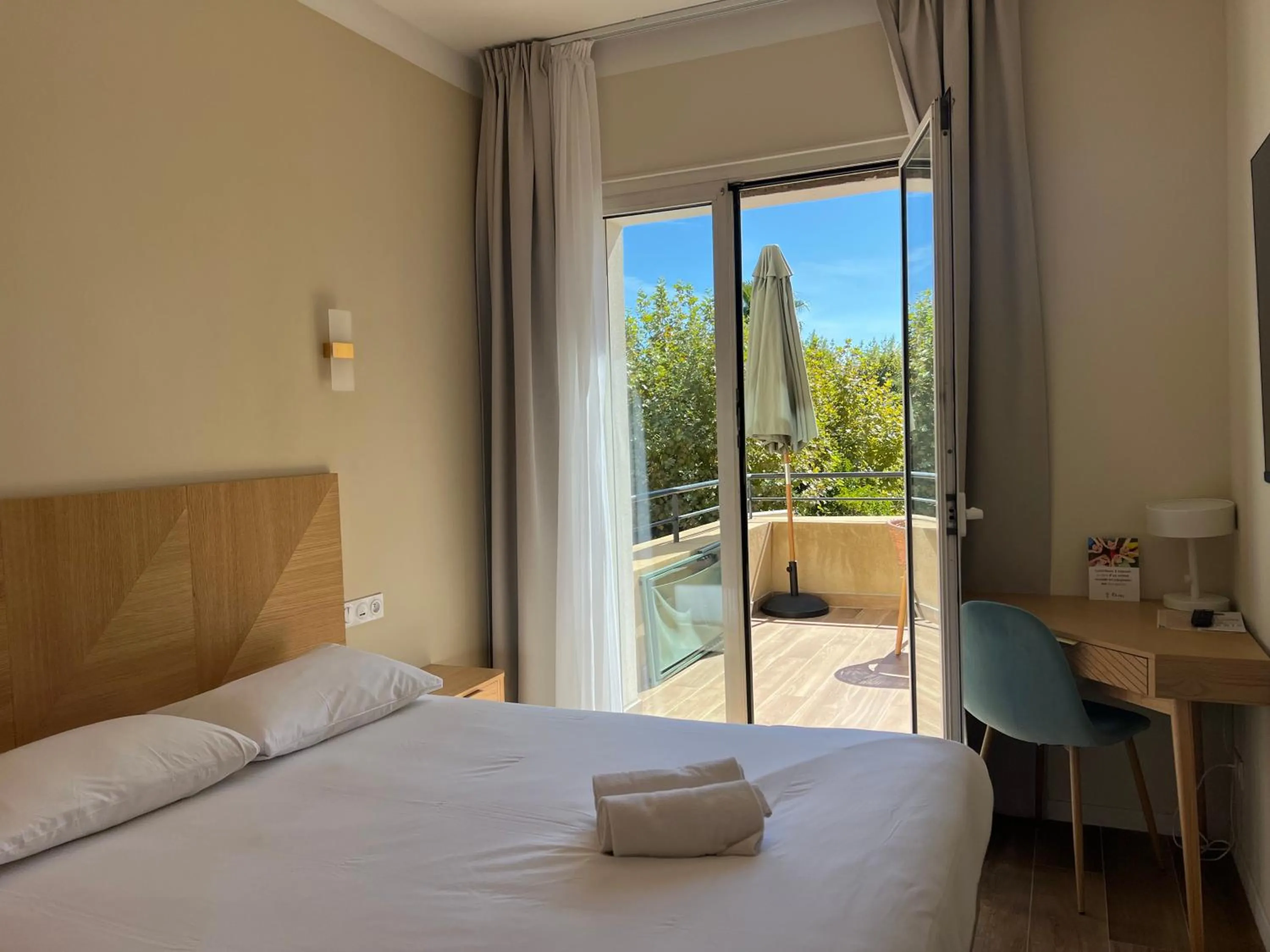 Bed in Adonis Sanary Grand Hôtel des Bains