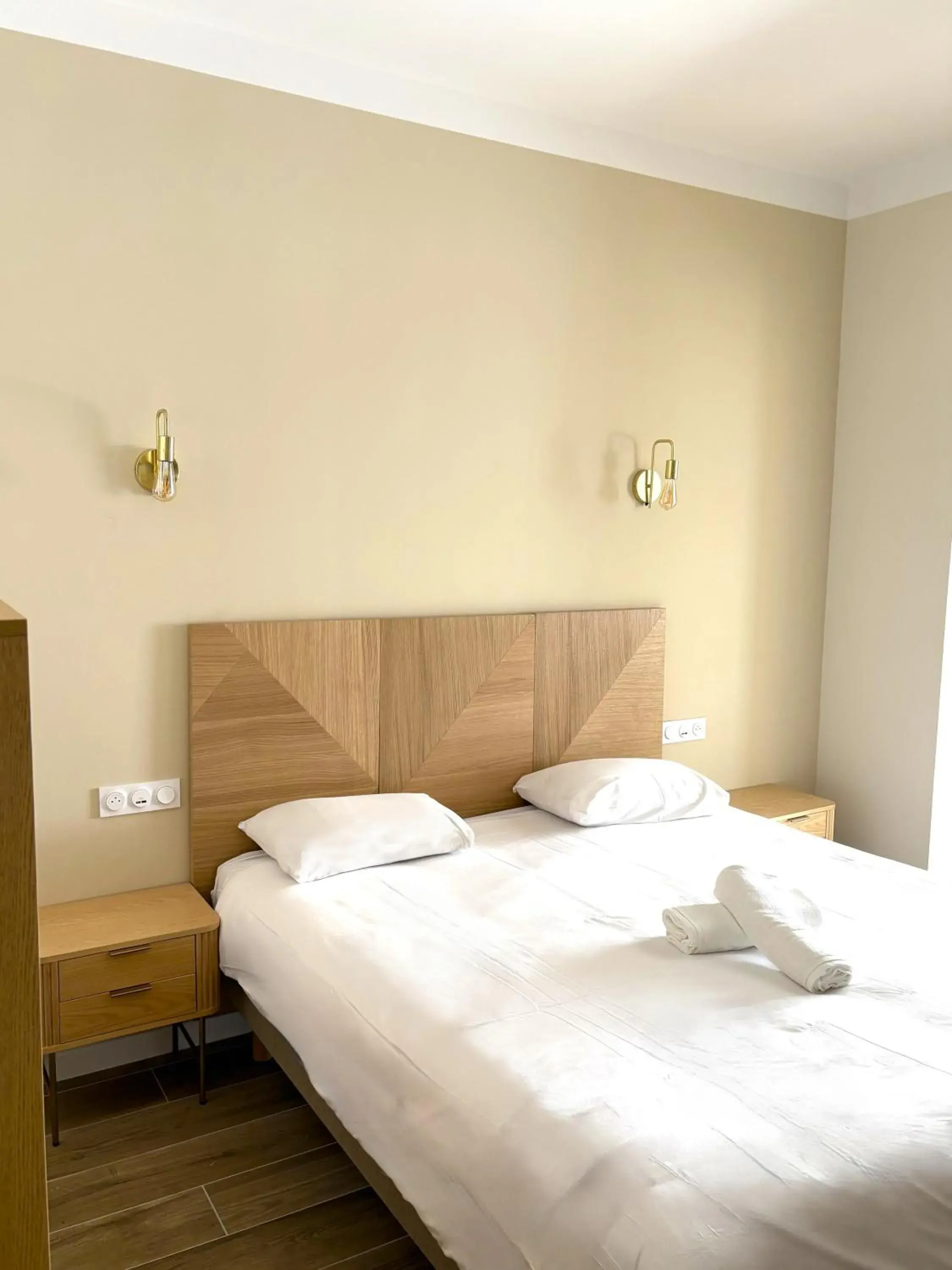 Bed in Adonis Sanary Grand Hôtel des Bains Bed in Adonis Sanary Grand Hôtel des Bains