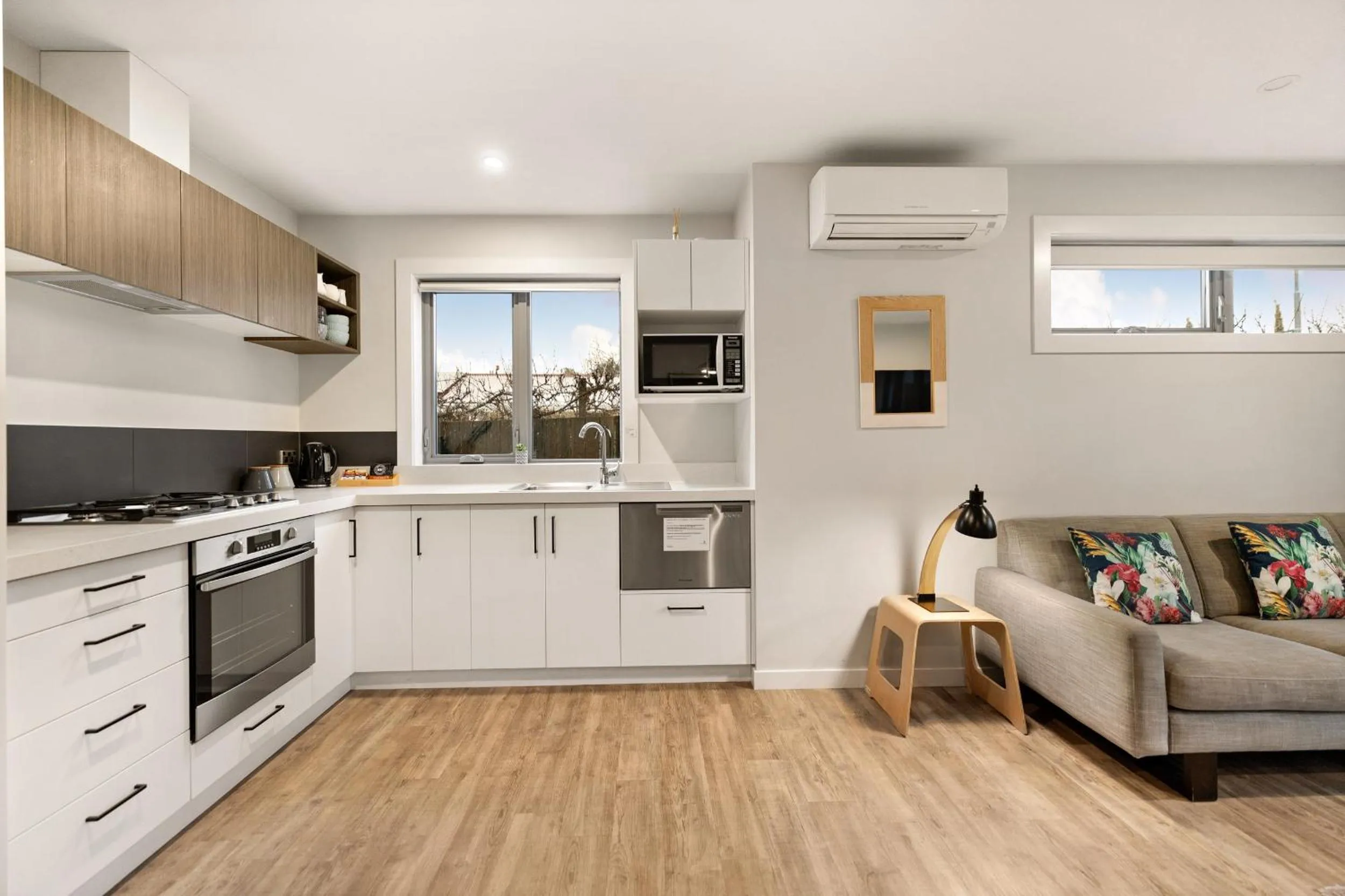 Kitchen or kitchenette in Arrowtown Motel