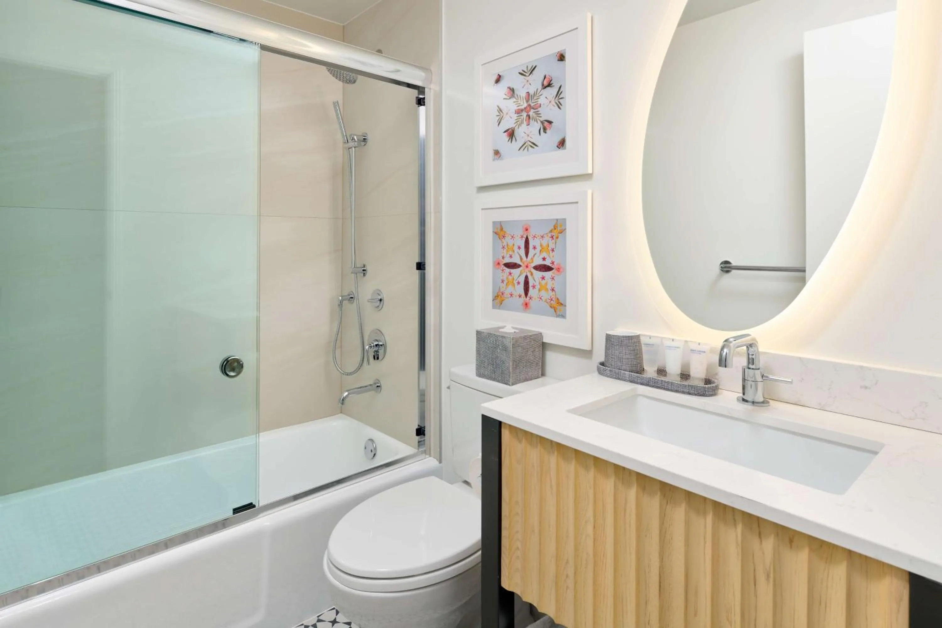 Bathroom in OUTRIGGER Waikiki Paradise Hotel