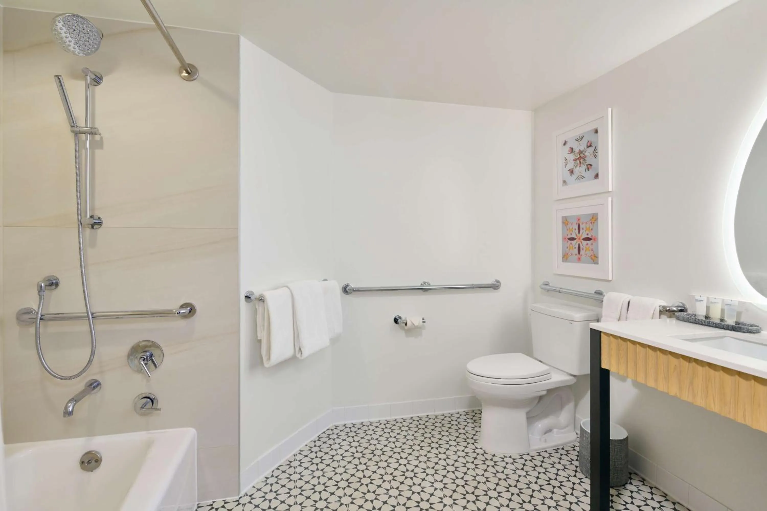 Bathroom in OUTRIGGER Waikiki Paradise Hotel