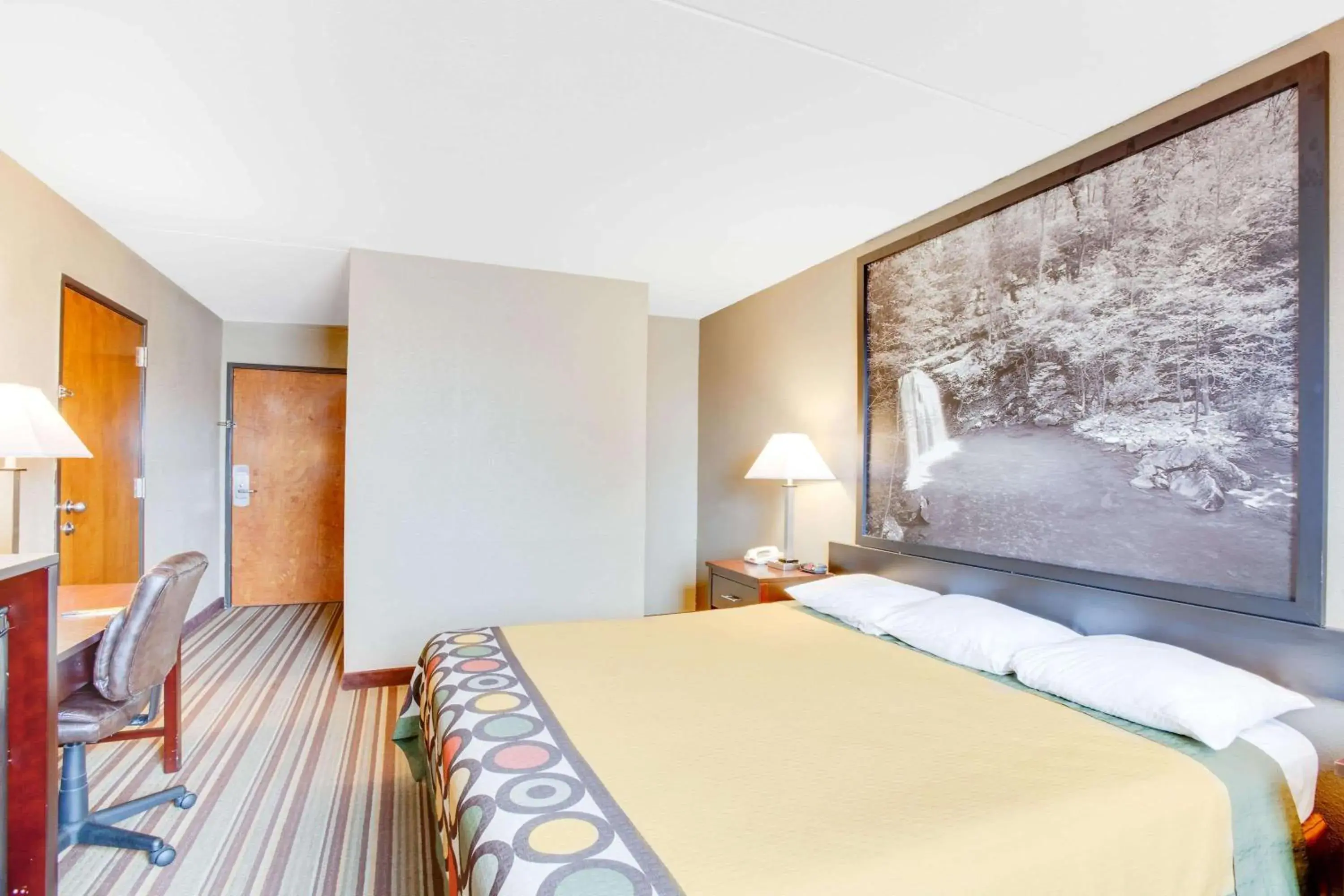 Photo of the whole room, Bed in Super 8 by Wyndham Morrilton Photo of the whole room, Bed in Super 8 by Wyndham Morrilton