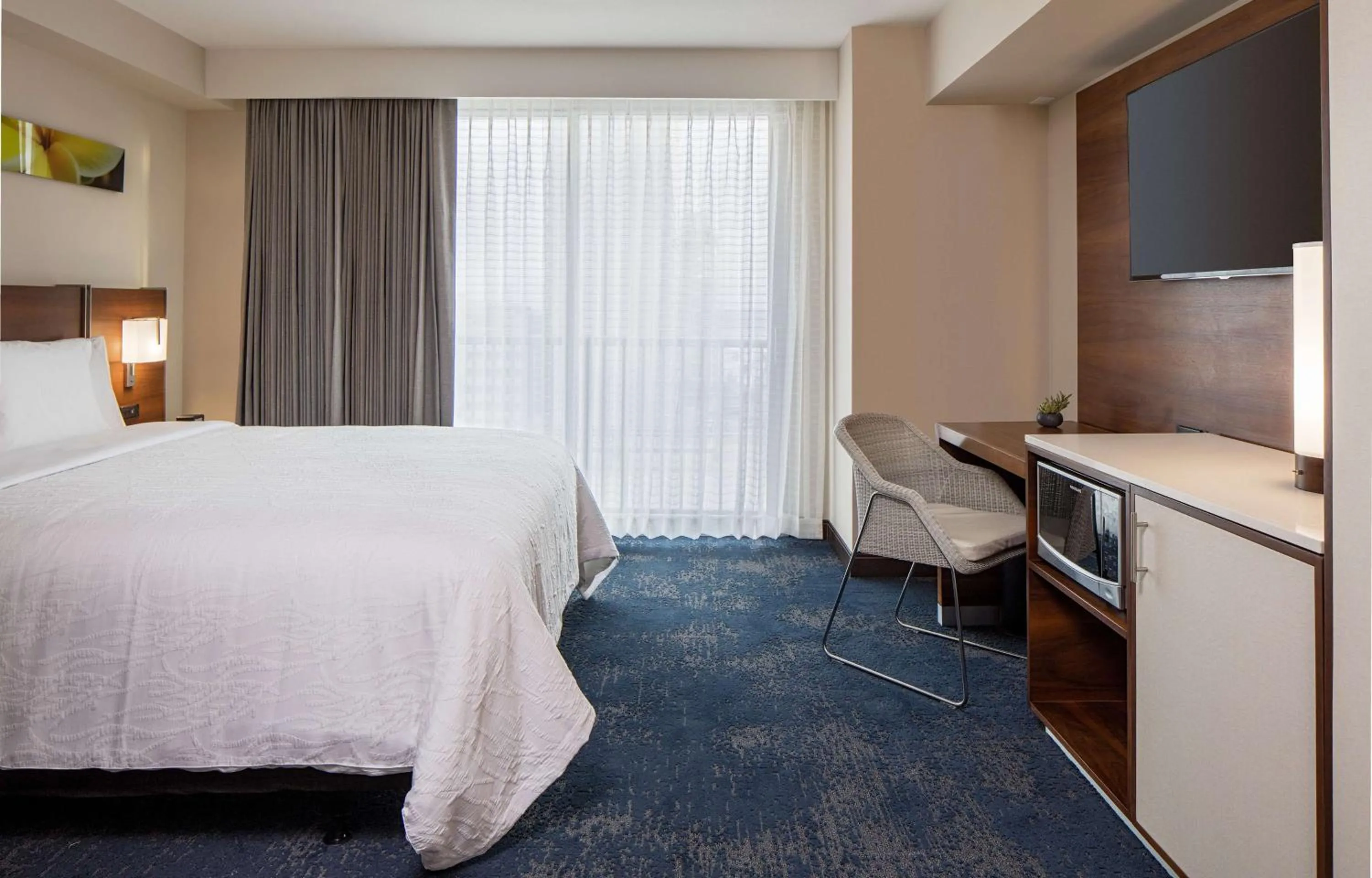 Bedroom, Bed in Hilton Garden Inn Waikiki Beach