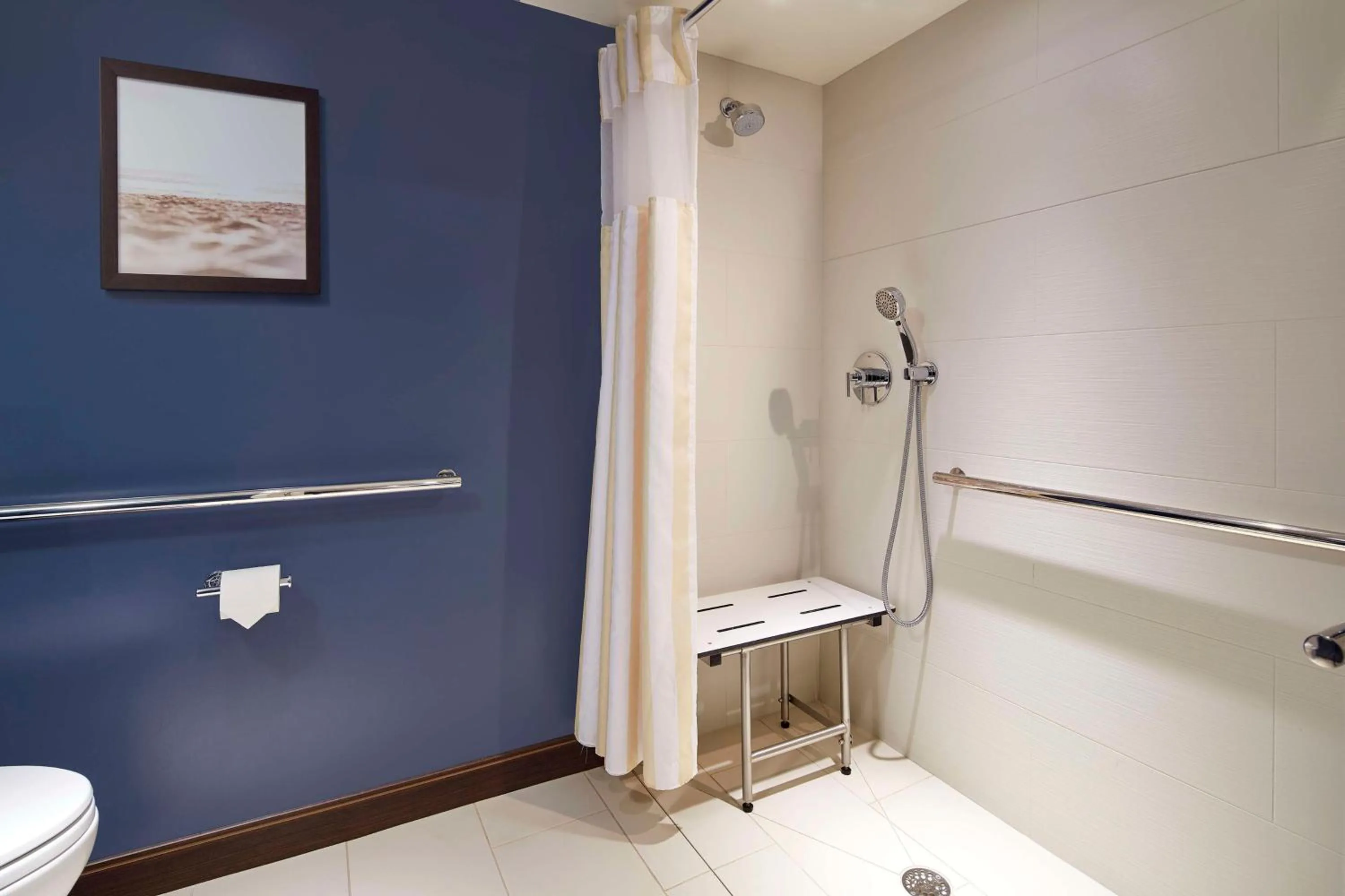 Bathroom in Hilton Garden Inn Waikiki Beach