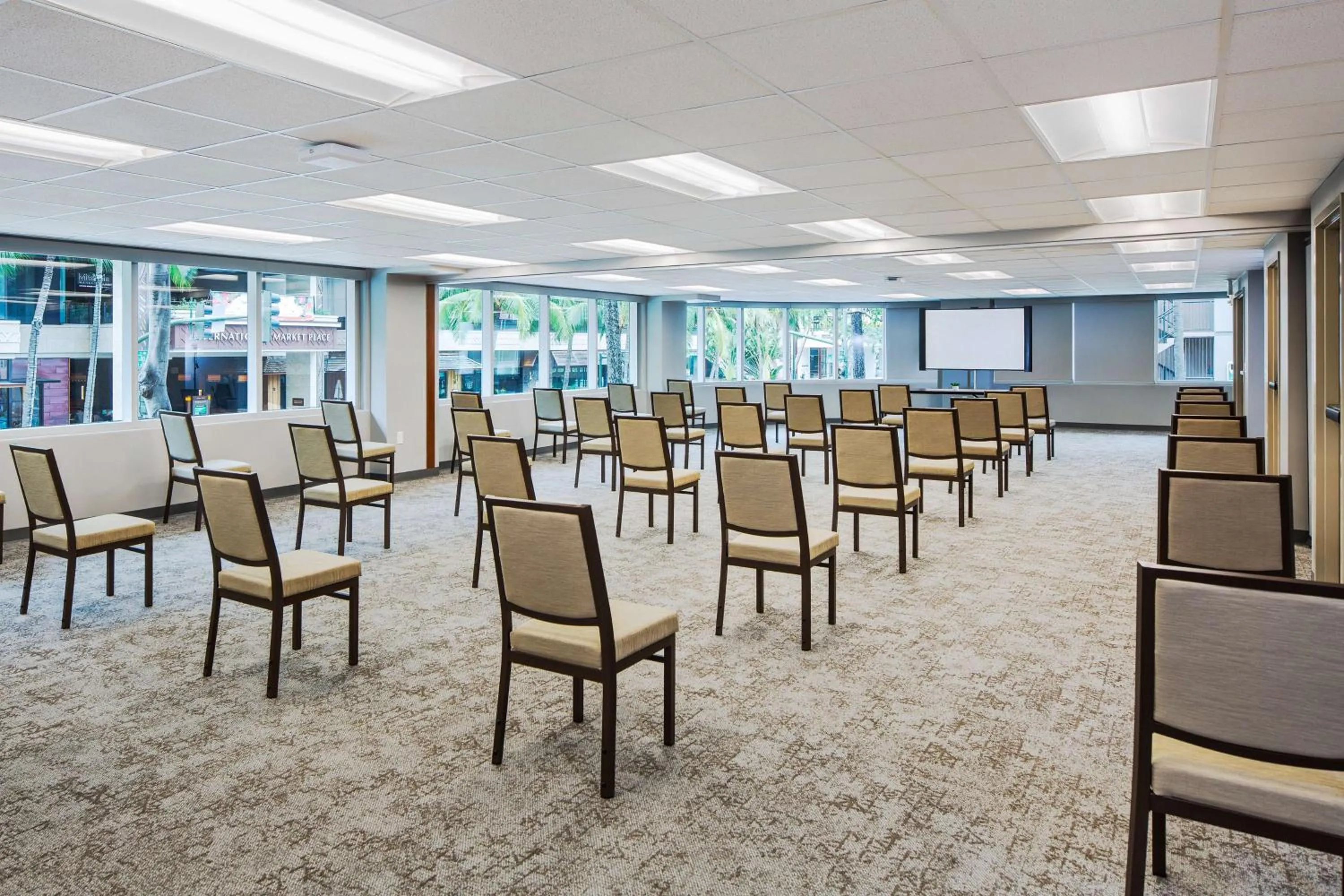 Meeting/conference room in Hilton Garden Inn Waikiki Beach